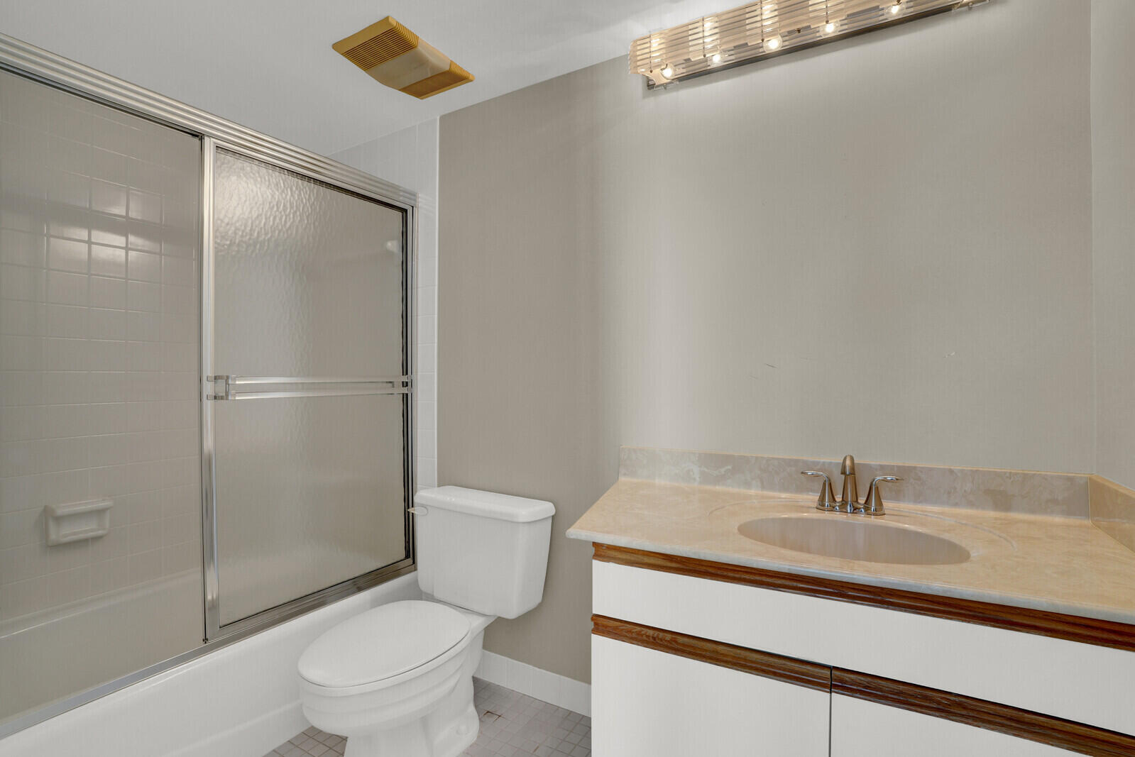 OAK HARBOUR CONDOS - Residential