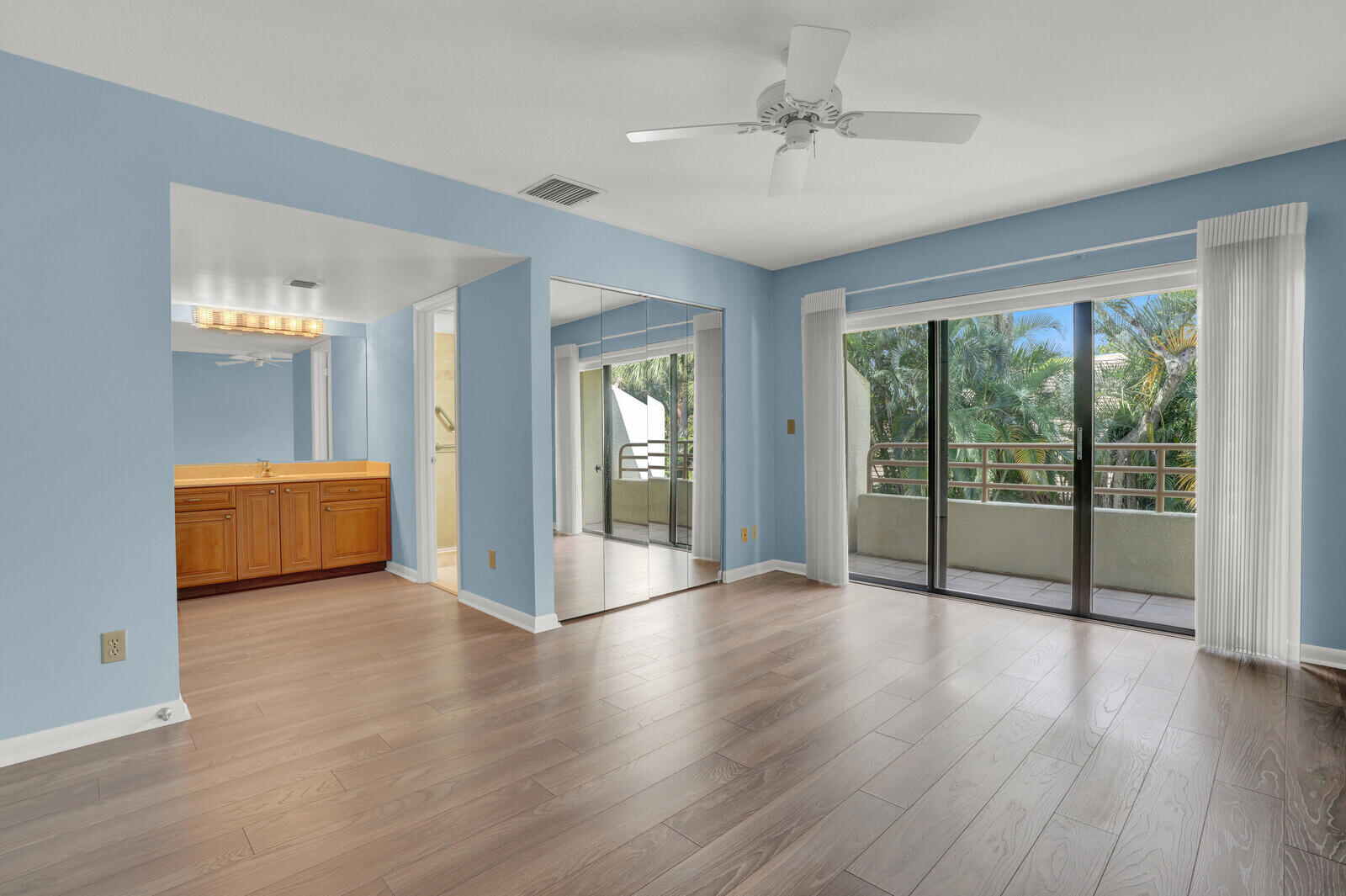 OAK HARBOUR CONDOS - Residential