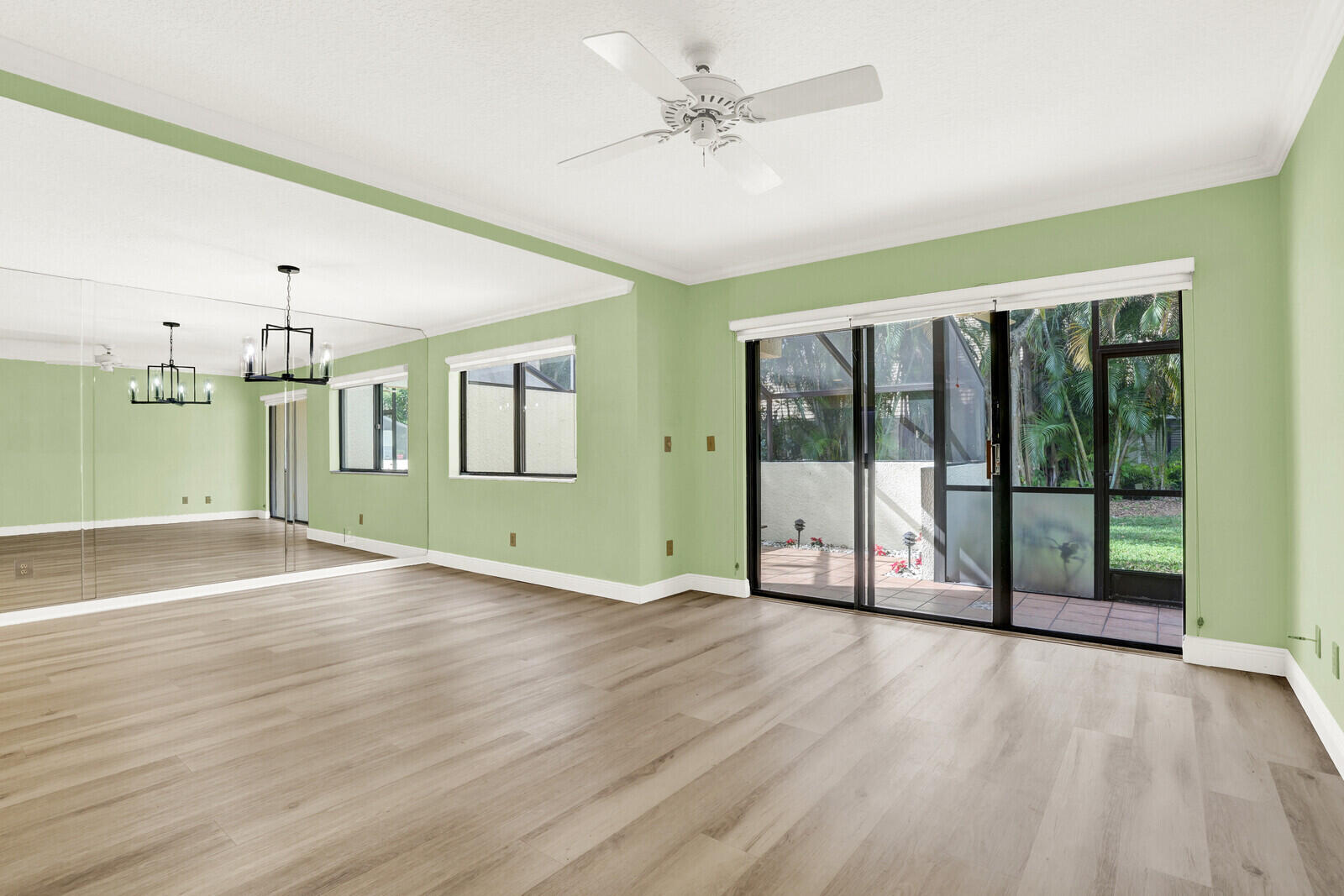 OAK HARBOUR CONDOS - Residential