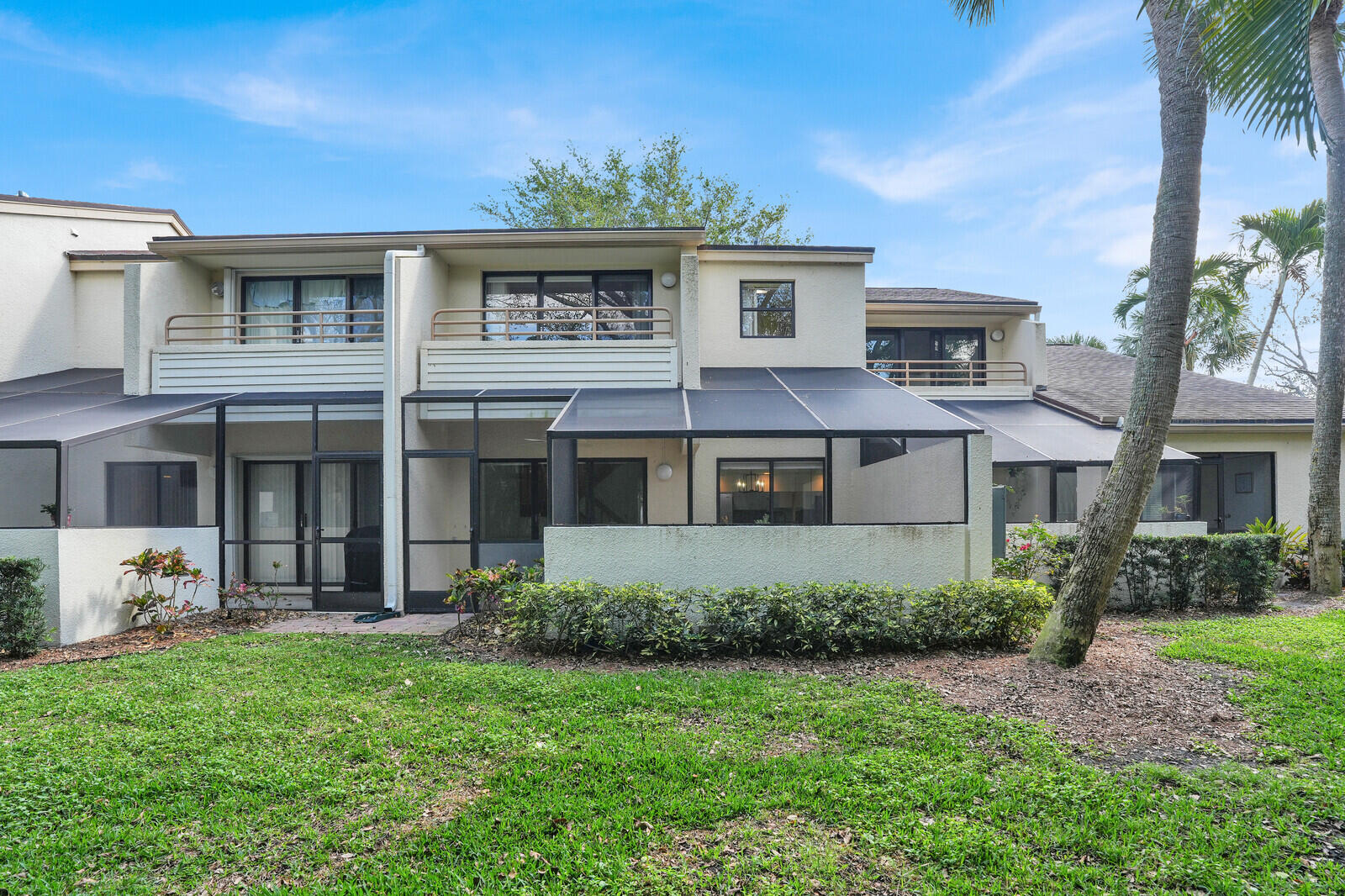 OAK HARBOUR CONDOS - Residential