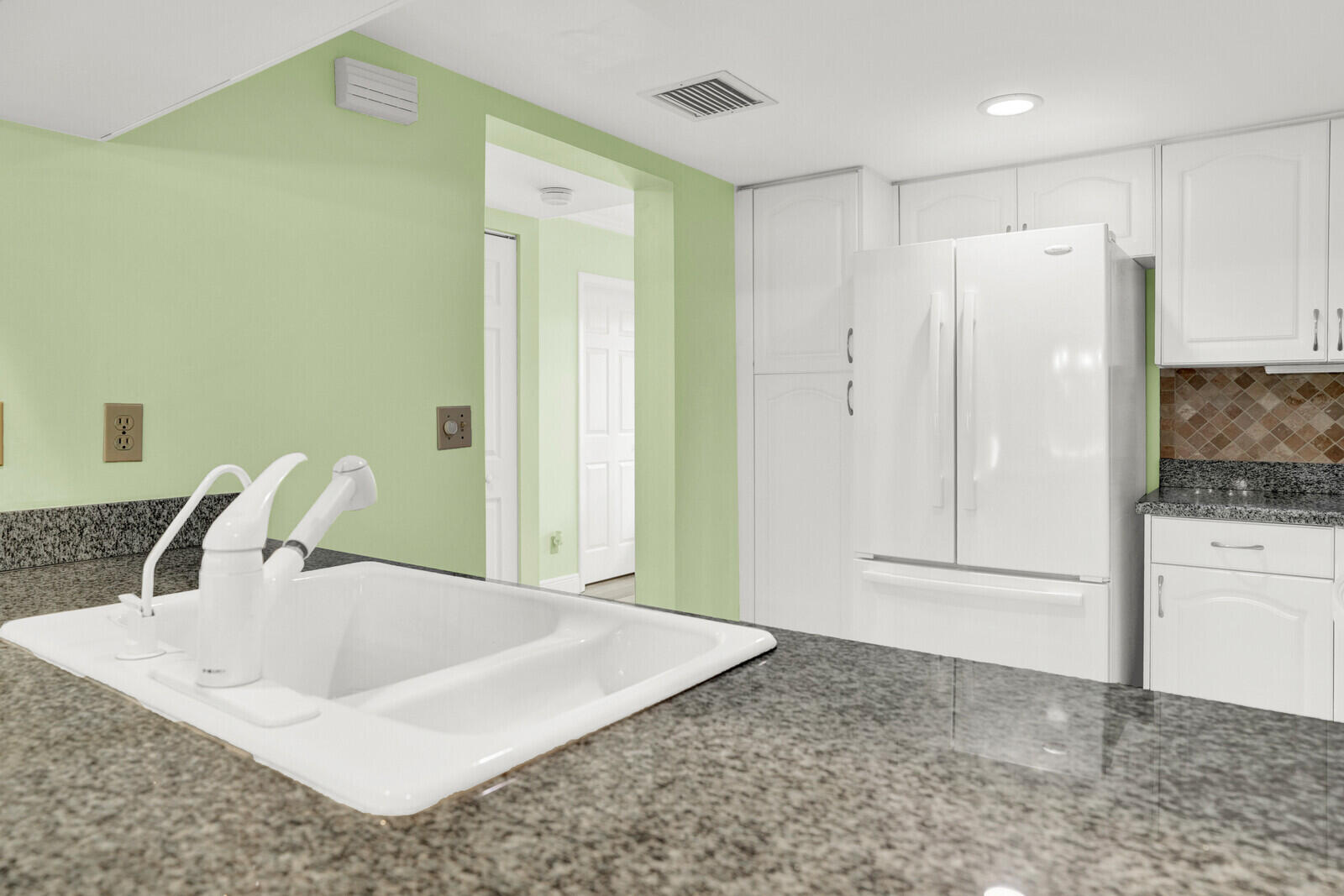 OAK HARBOUR CONDOS - Residential