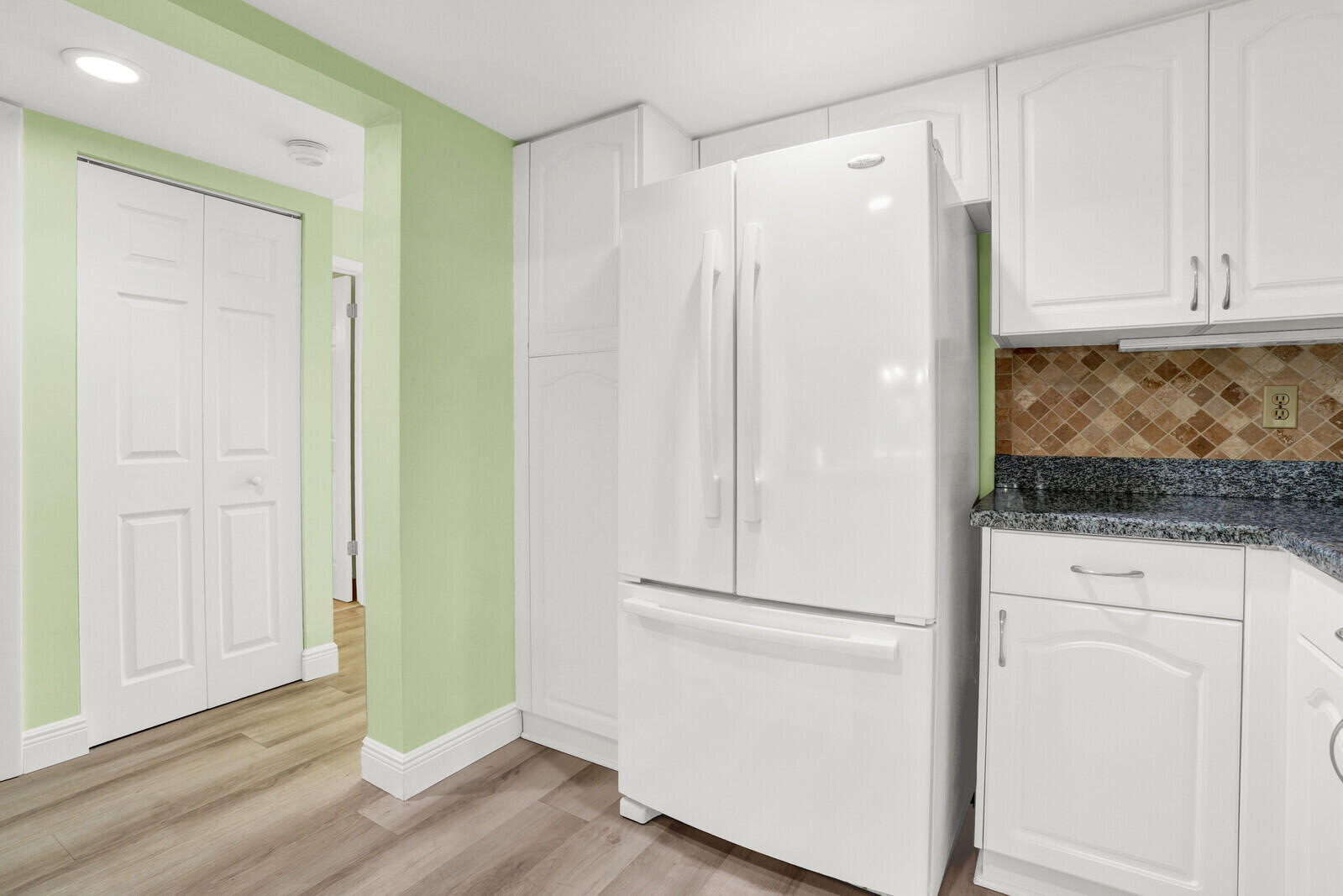 OAK HARBOUR CONDOS - Residential