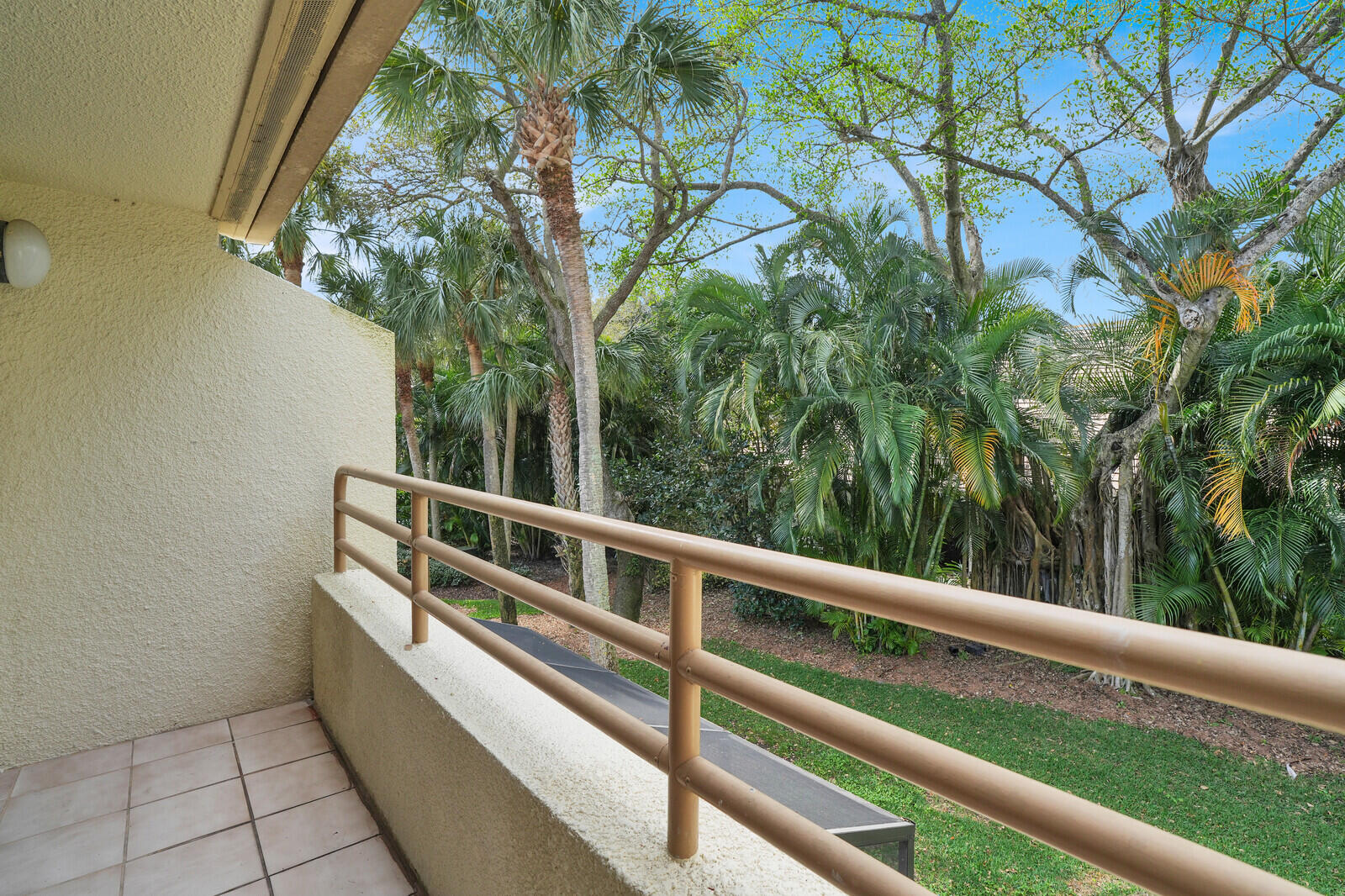 OAK HARBOUR CONDOS - Residential