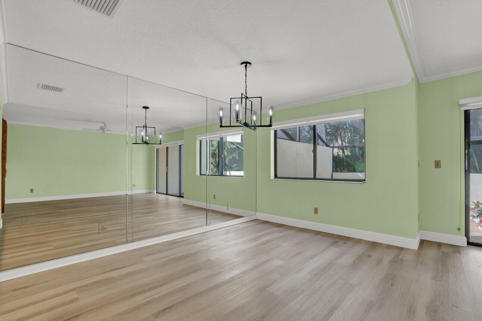 OAK HARBOUR CONDOS - Residential