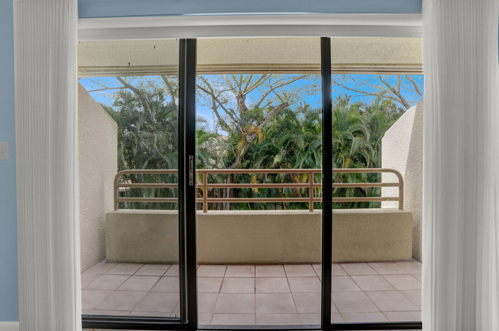 OAK HARBOUR CONDOS - Residential