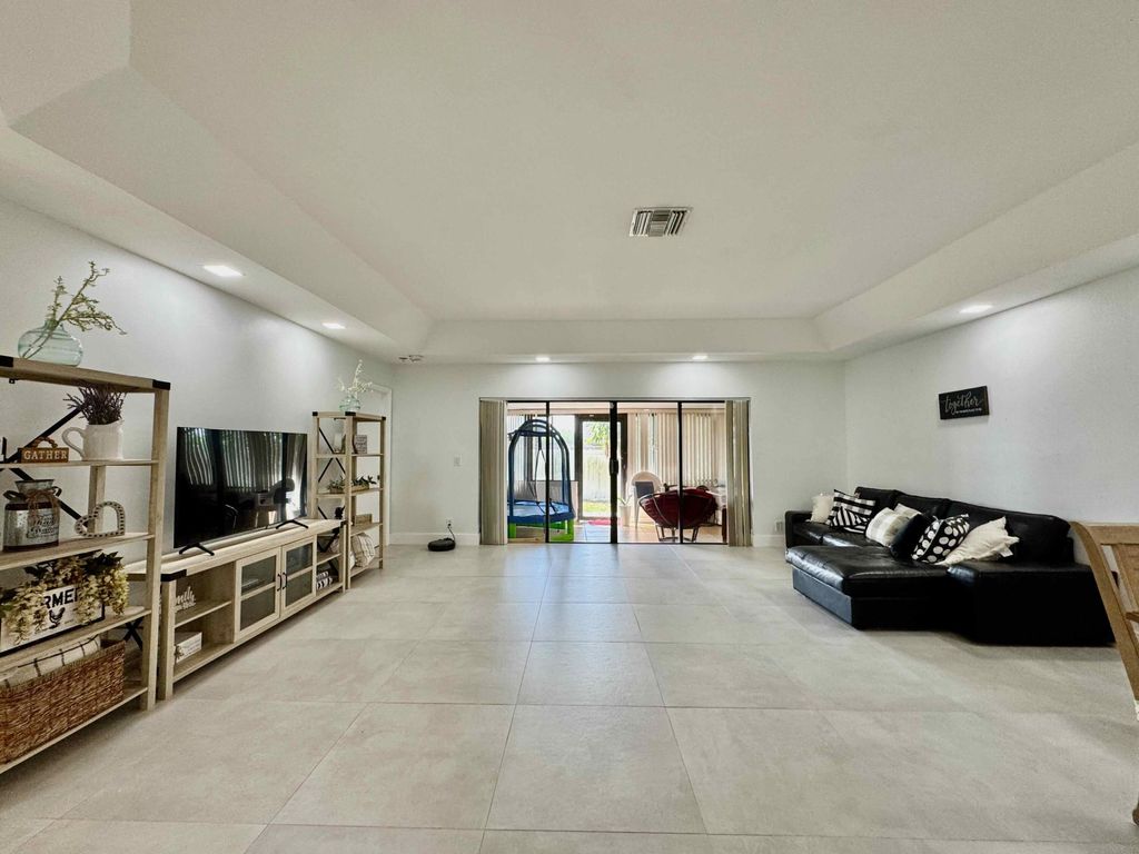 Photo of 9106 Chatsworth Cascades, Boca Raton, FL 33434 (MLS # B26003537)