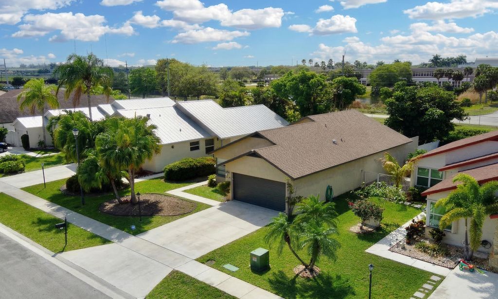 Photo of 9106 Chatsworth Cascades, Boca Raton, FL 33434 (MLS # B26003537)