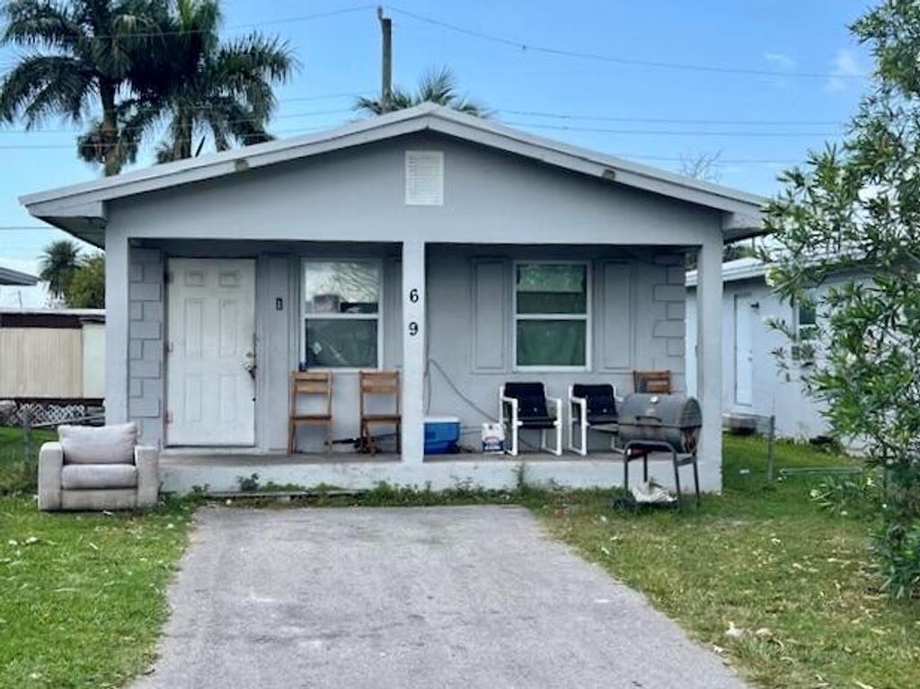 Photo of 629 Amaryllis Avenue, Pahokee, FL 33476 (MLS # R10969360)