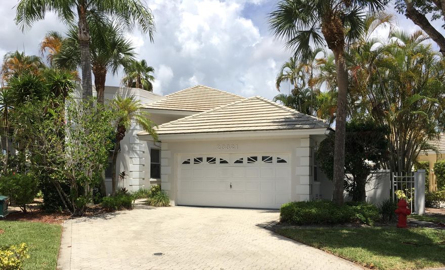 Furnished or Un-Furnished annual rental in beautiful Palms Of Boca Pointe Country Club. Manned-Gated Community. Beautiful 3 bedrooms and 2 full bath, 2 car-garage located in a cul-de-sac. 3rd bedroom used as a Den/Office. Beautiful lake views. High Volume ceilings, sky light, Granite Kitchen counters, Newer Stainless Steal appliances, Wood and Tile floors. Large Eat-In kitchen, Home is furnished with new modern furniture. Rent included Lawn-Care/Landscape