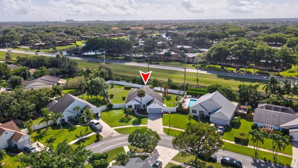 Photo of 11 Cedar Circle, Boynton Beach, FL 33436 (MLS # R11035947)