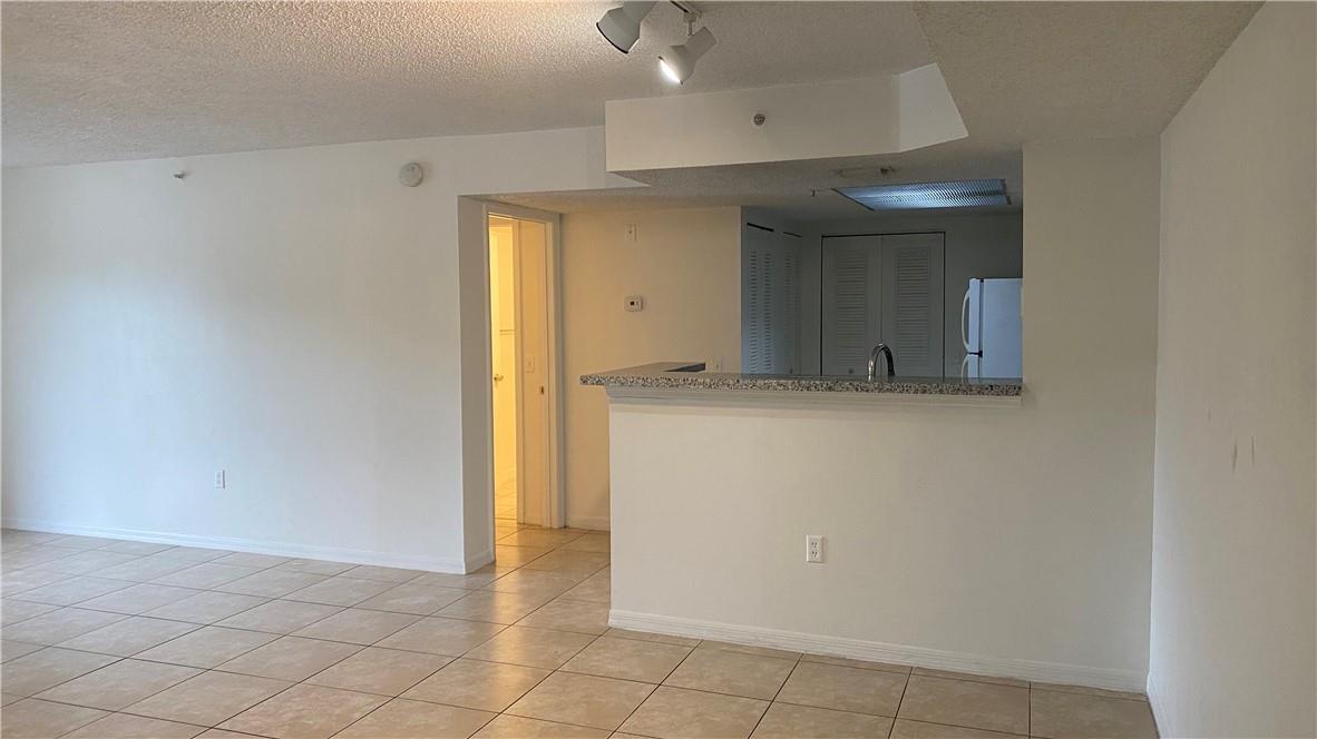 5045 Wiles Rd 205
