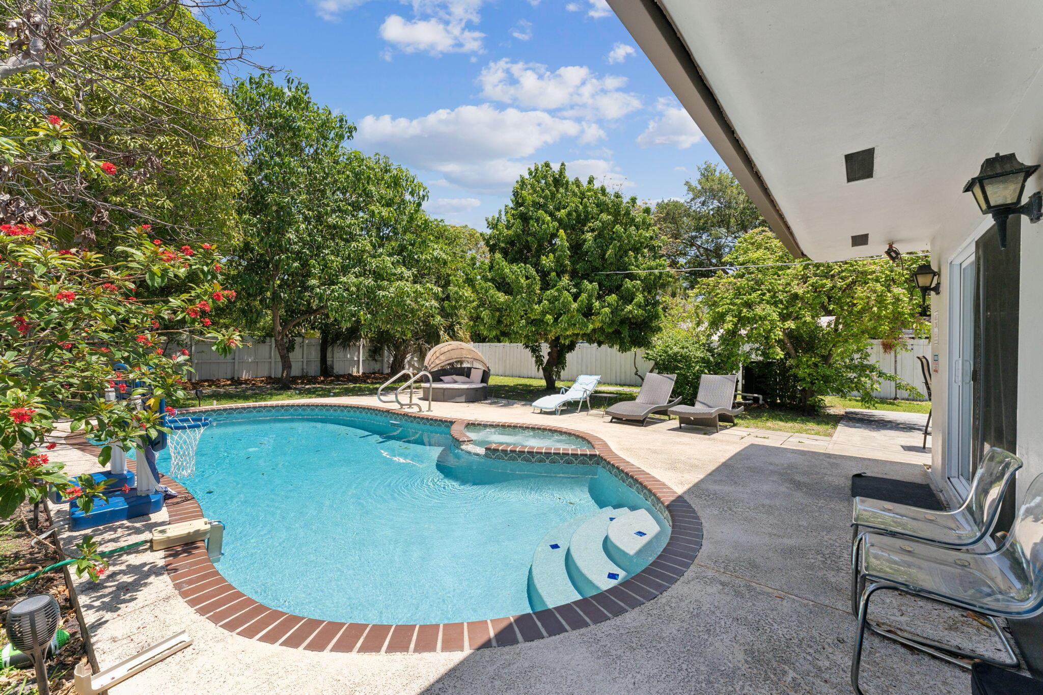 DANIA HOMESITES - Residential