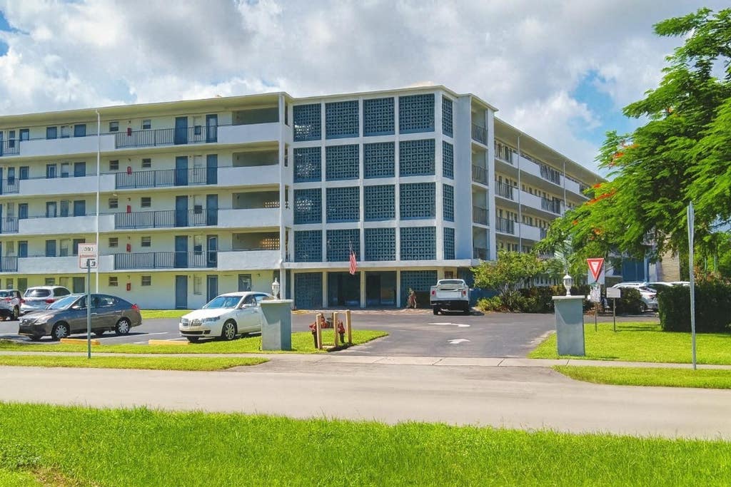 Photo of 950 Hillcrest Drive #202, Hollywood, FL 33021 (MLS # F10538401)