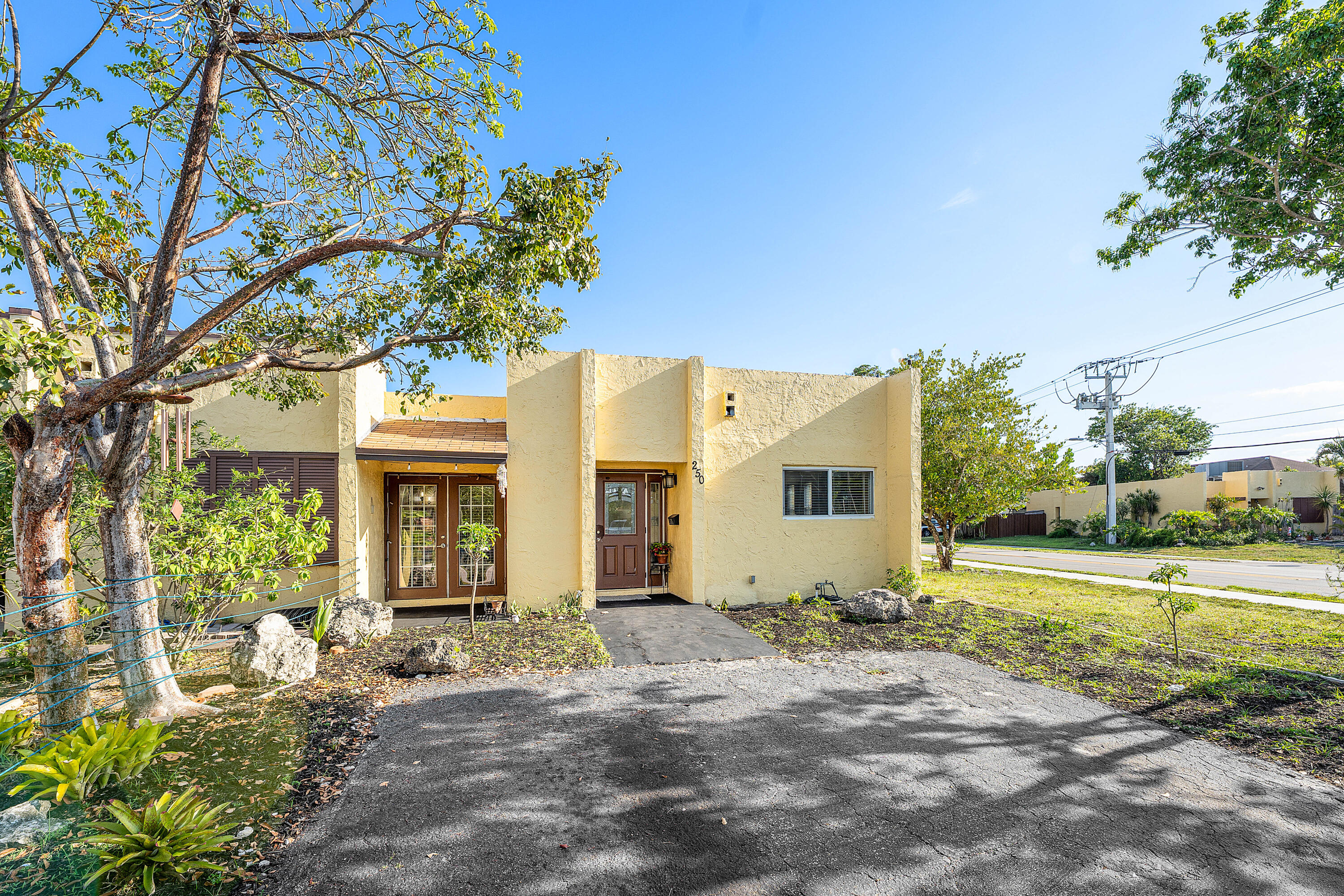 LAKE ISLAND - Residential
