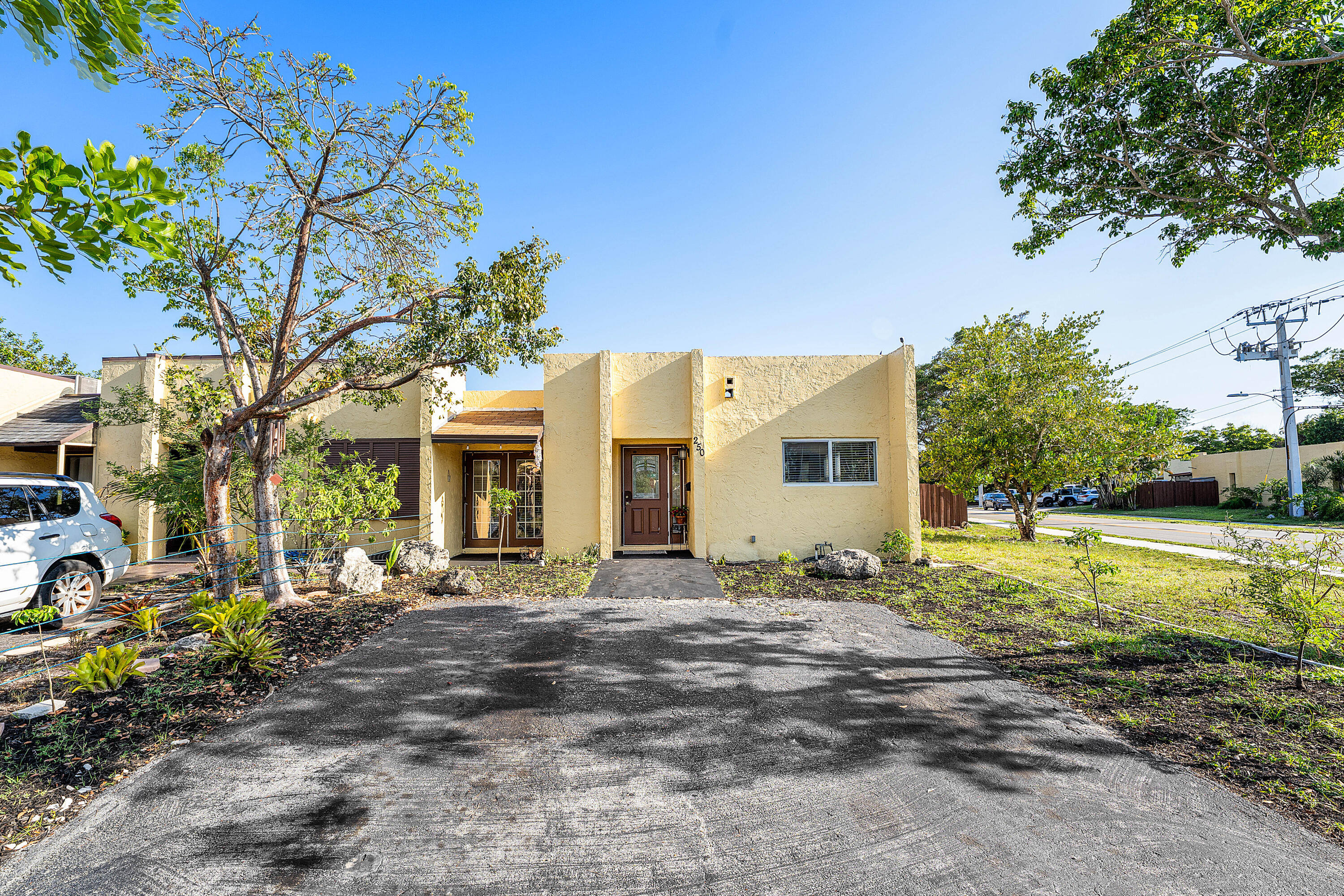 LAKE ISLAND - Residential