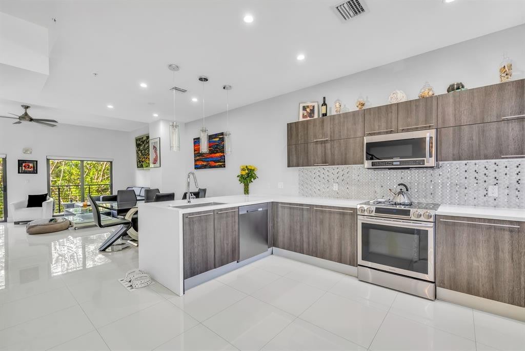 462 SE 1ST Circle