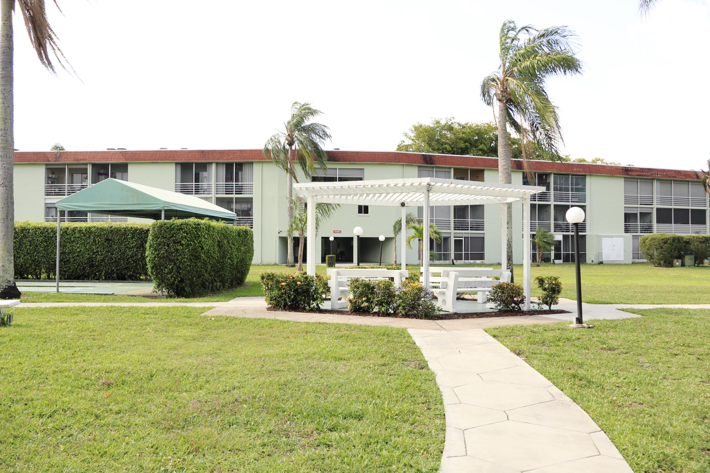 REGAL PALMS TRAFALGAR CONDO - Residential