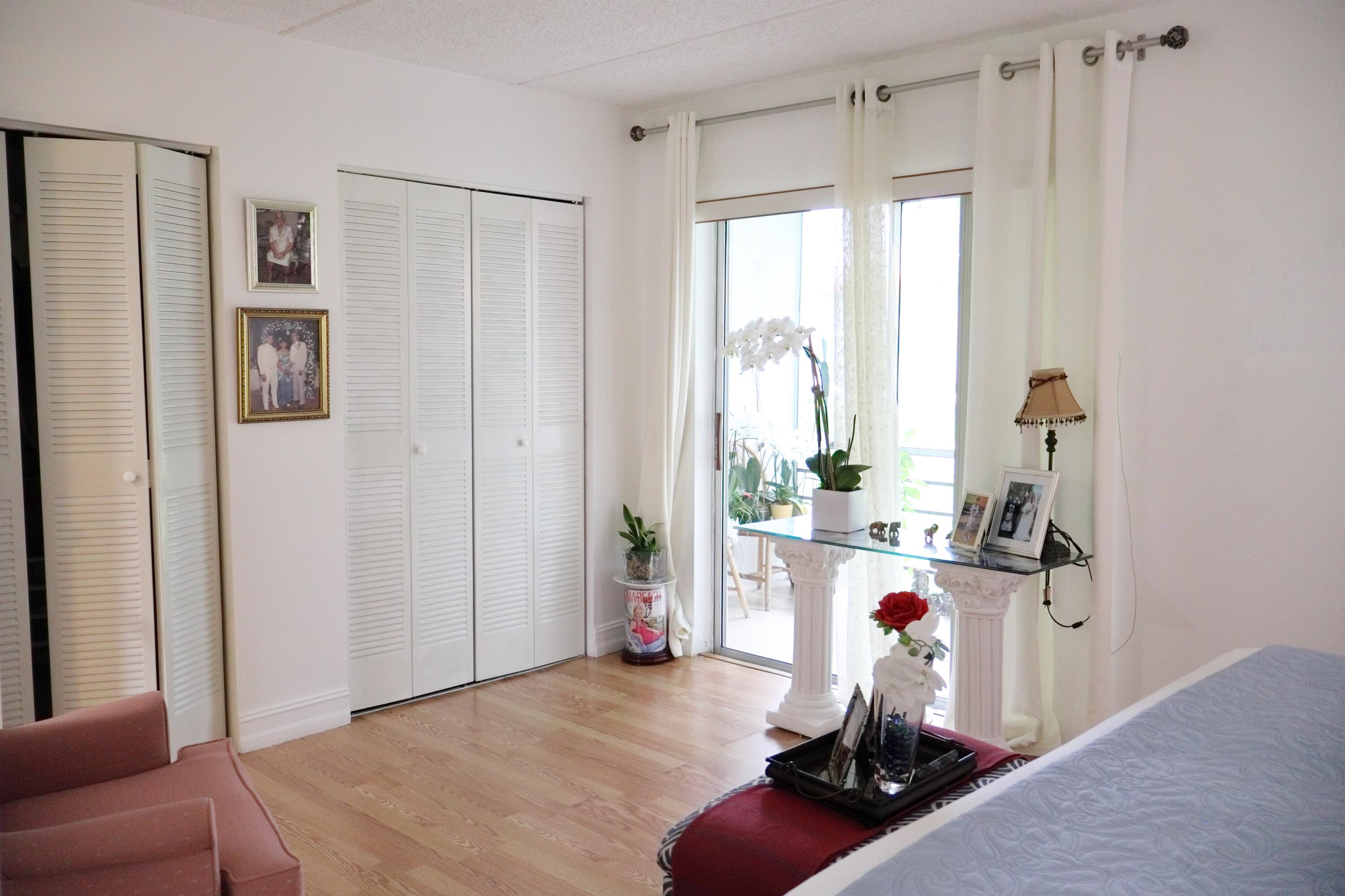 REGAL PALMS TRAFALGAR CONDO - Residential