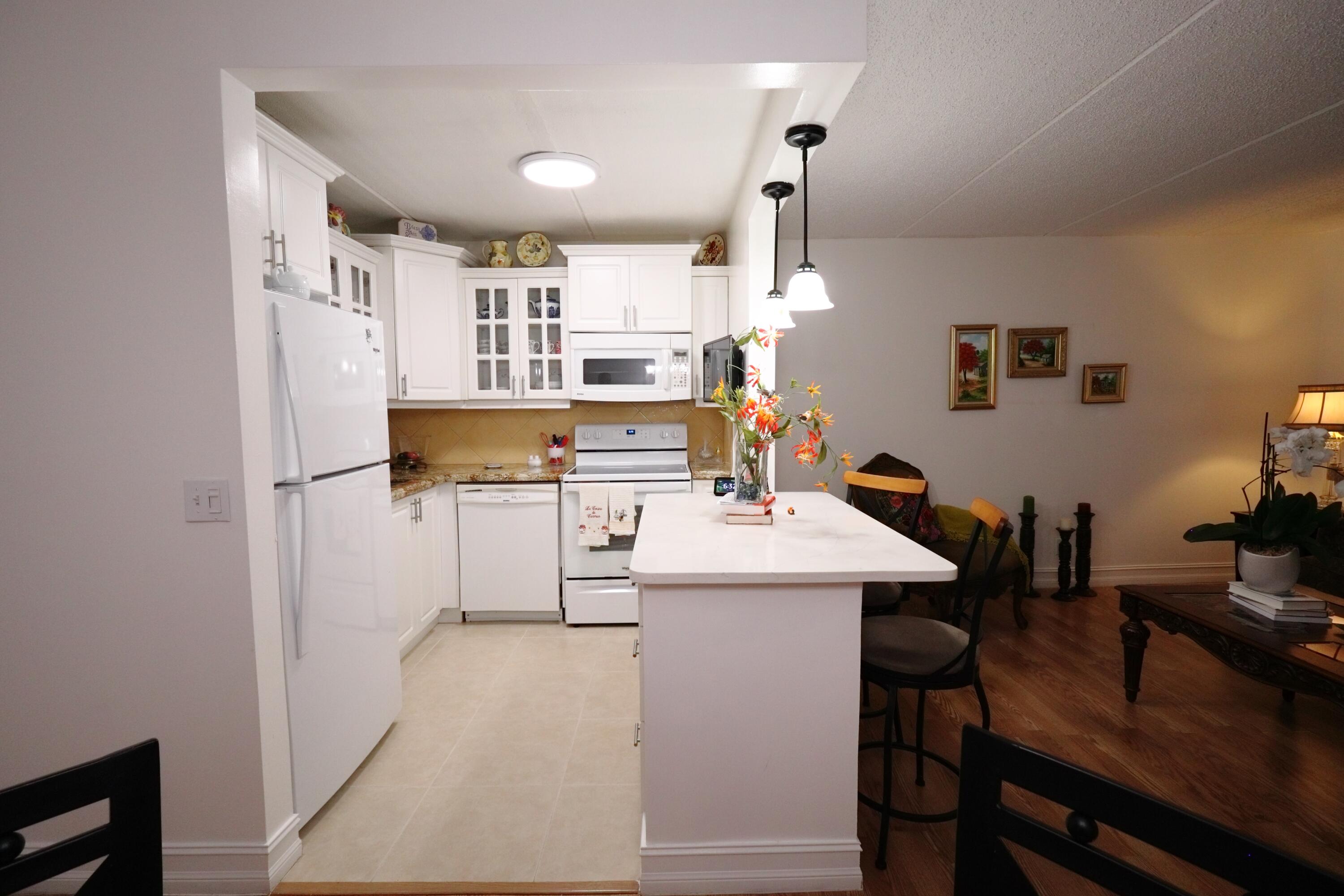 REGAL PALMS TRAFALGAR CONDO - Residential