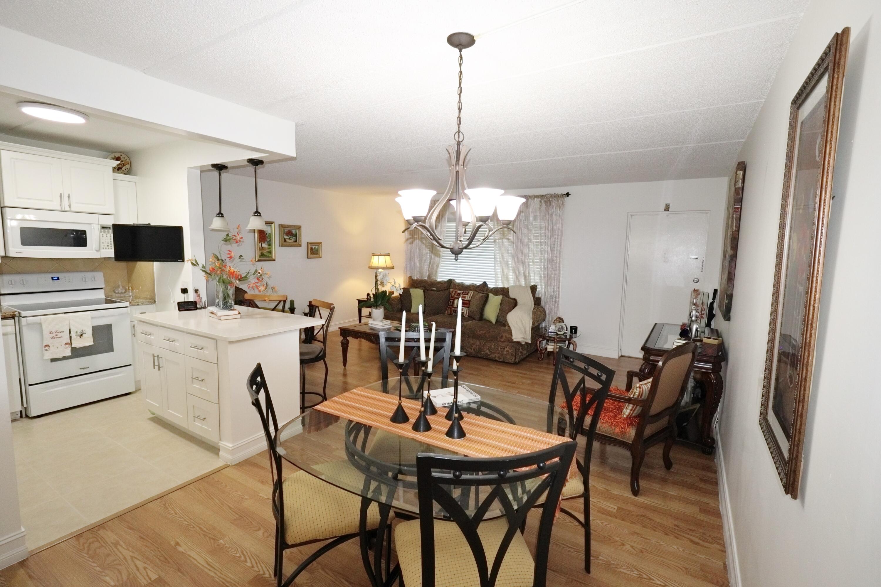 REGAL PALMS TRAFALGAR CONDO - Residential