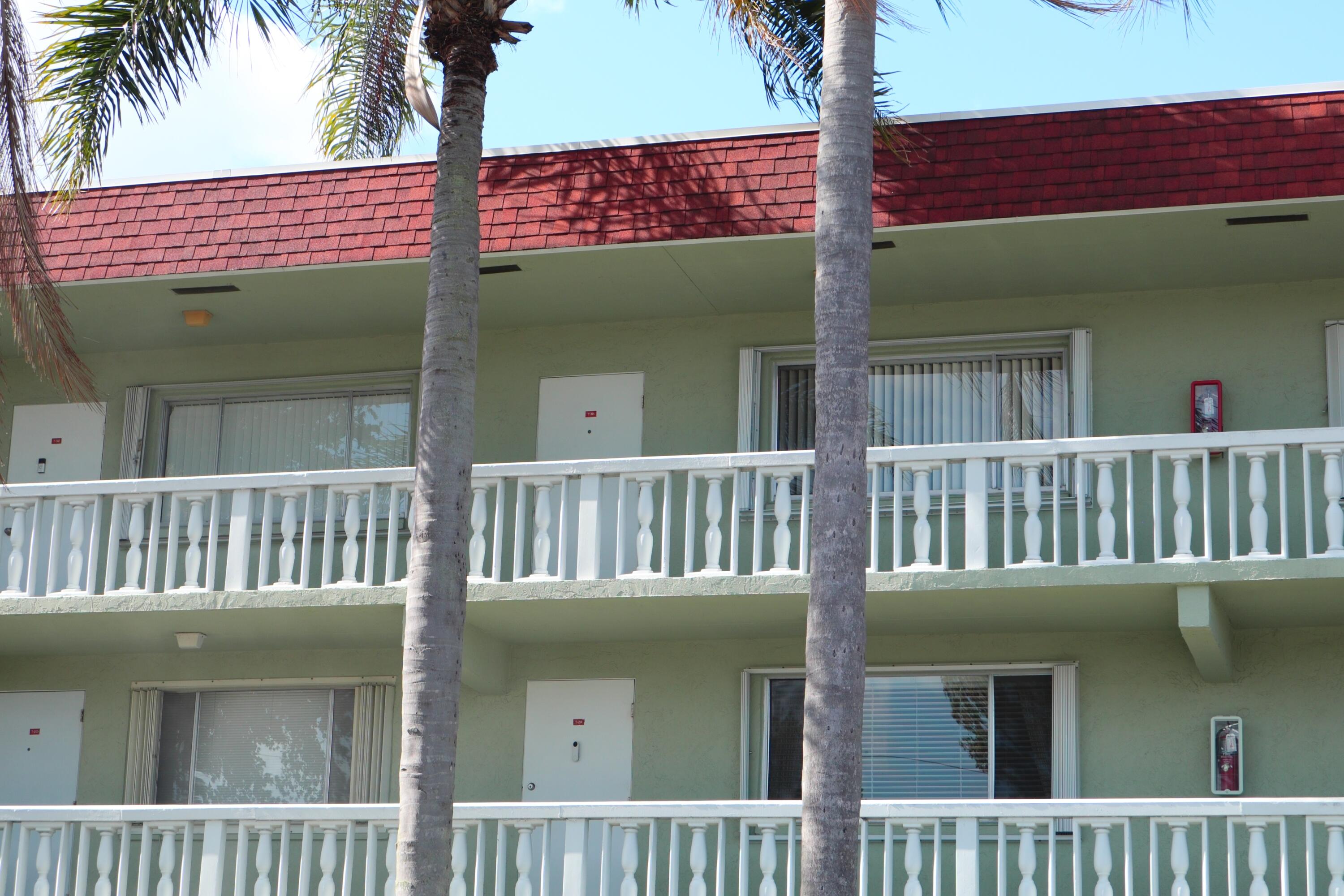 REGAL PALMS TRAFALGAR CONDO - Residential