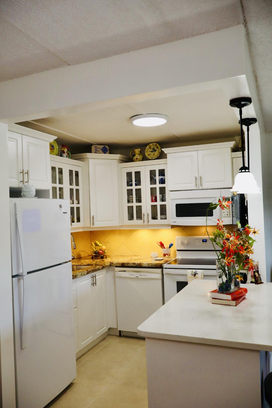 REGAL PALMS TRAFALGAR CONDO - Residential