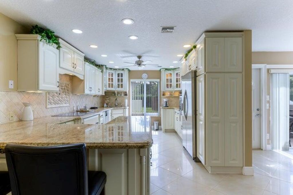 Photo of 717 S Us Highway 1 #805, Jupiter, FL 33477 (MLS # R10967618)