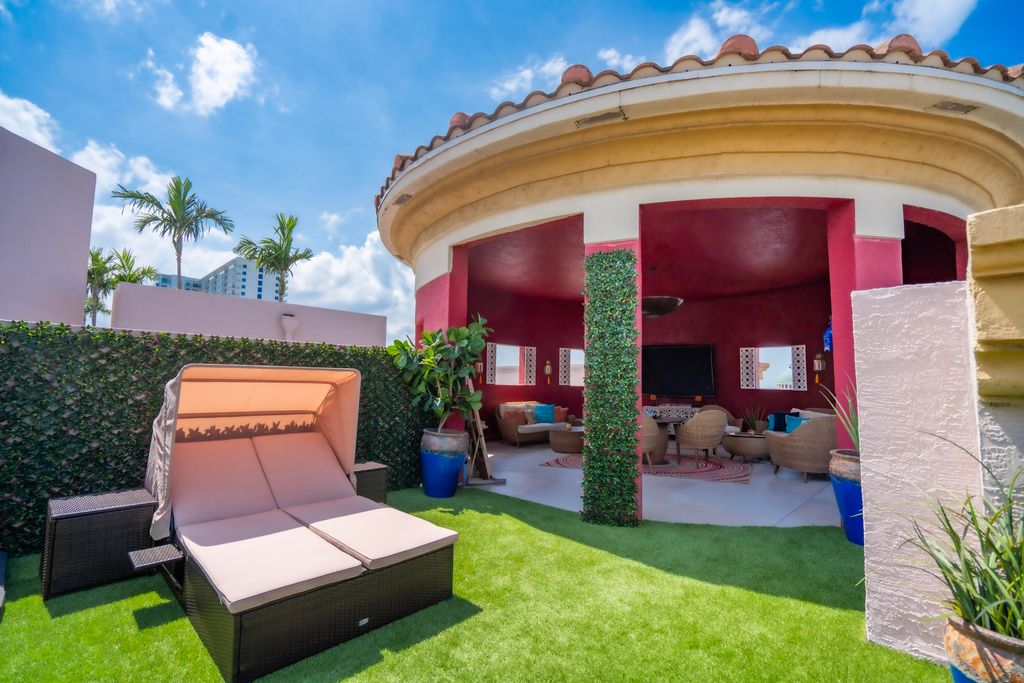 Photo of 410 Evernia Street #801, West Palm Beach, FL 33401 (MLS # B26013609)