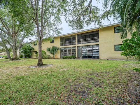 400 18th Street Unit E2, Vero Beach, FL MLS: R11070661