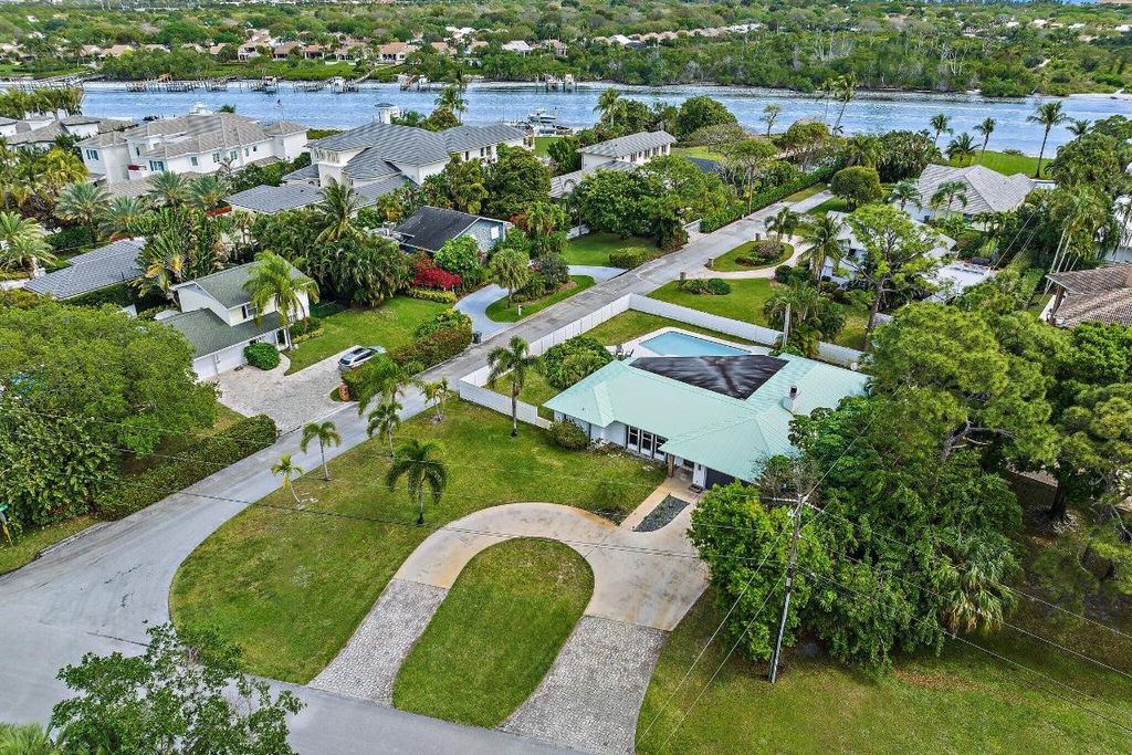 Photo of 15380 Palmwood Road, Palm Beach Gardens, FL 33410 (MLS # R10971043)