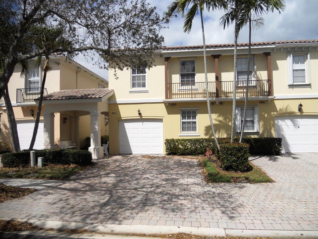 Highly sought after Catalina Lakes Location offering 3 bedrooms, 2 1/2 baths, large screen enclosed patio and a 1 car garage! Close proximity to the Gardens mall and a multitude of local restaurants. No pick up trucks unless it fits in the garage