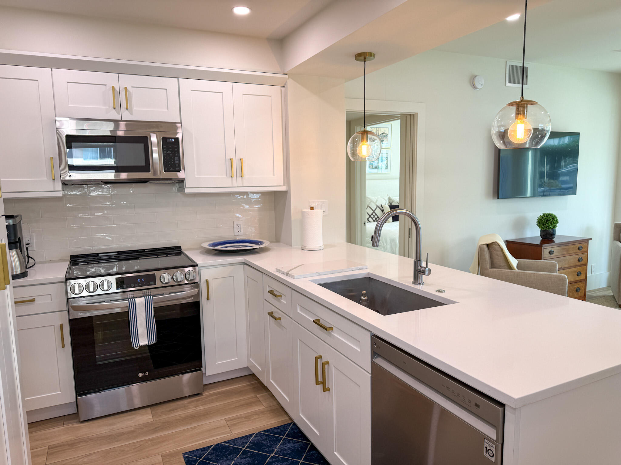 ROGERS HOUSE CONDO - Residential Lease