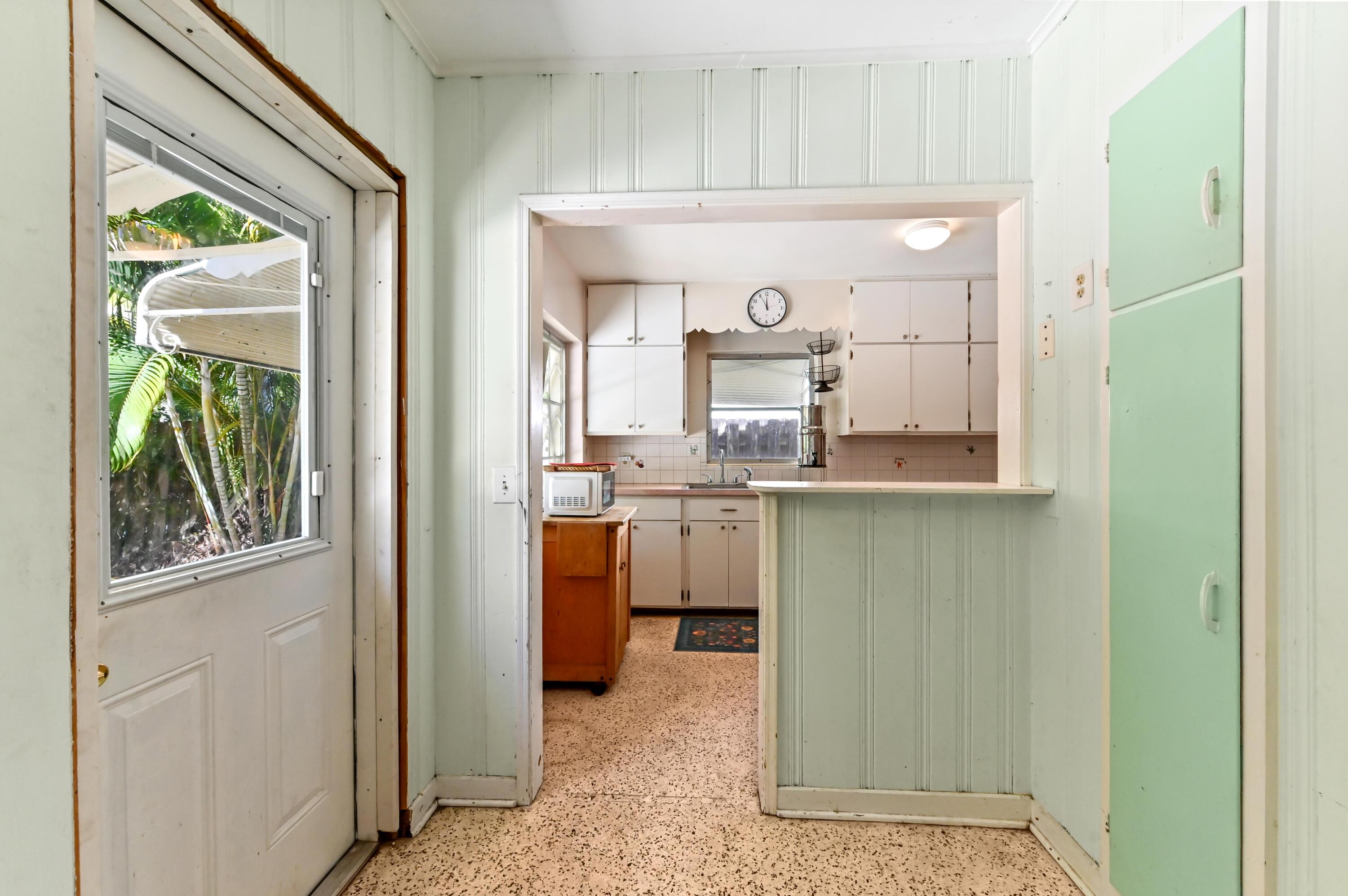 411 N Lakeside Drive