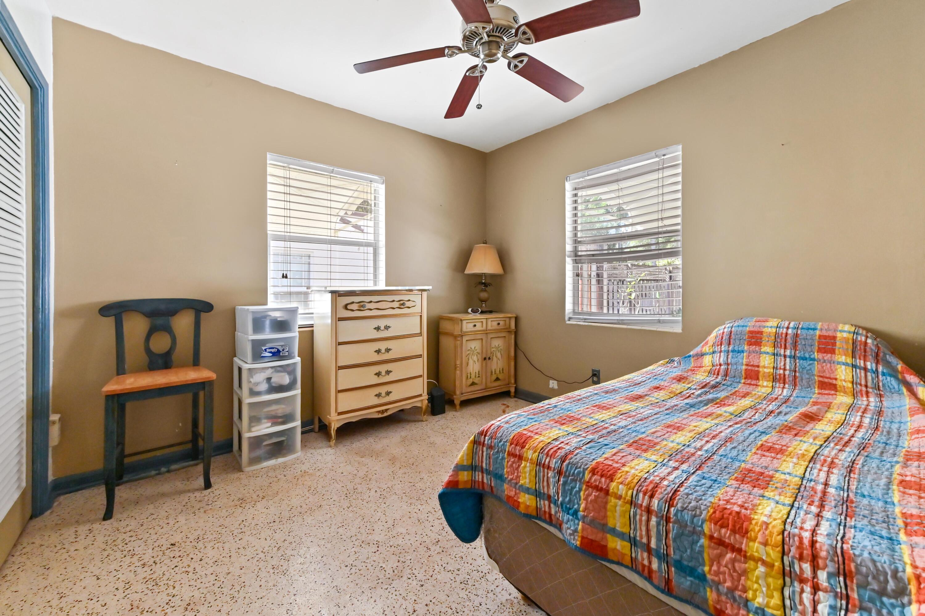 LAKE WORTH TOWN - Residential