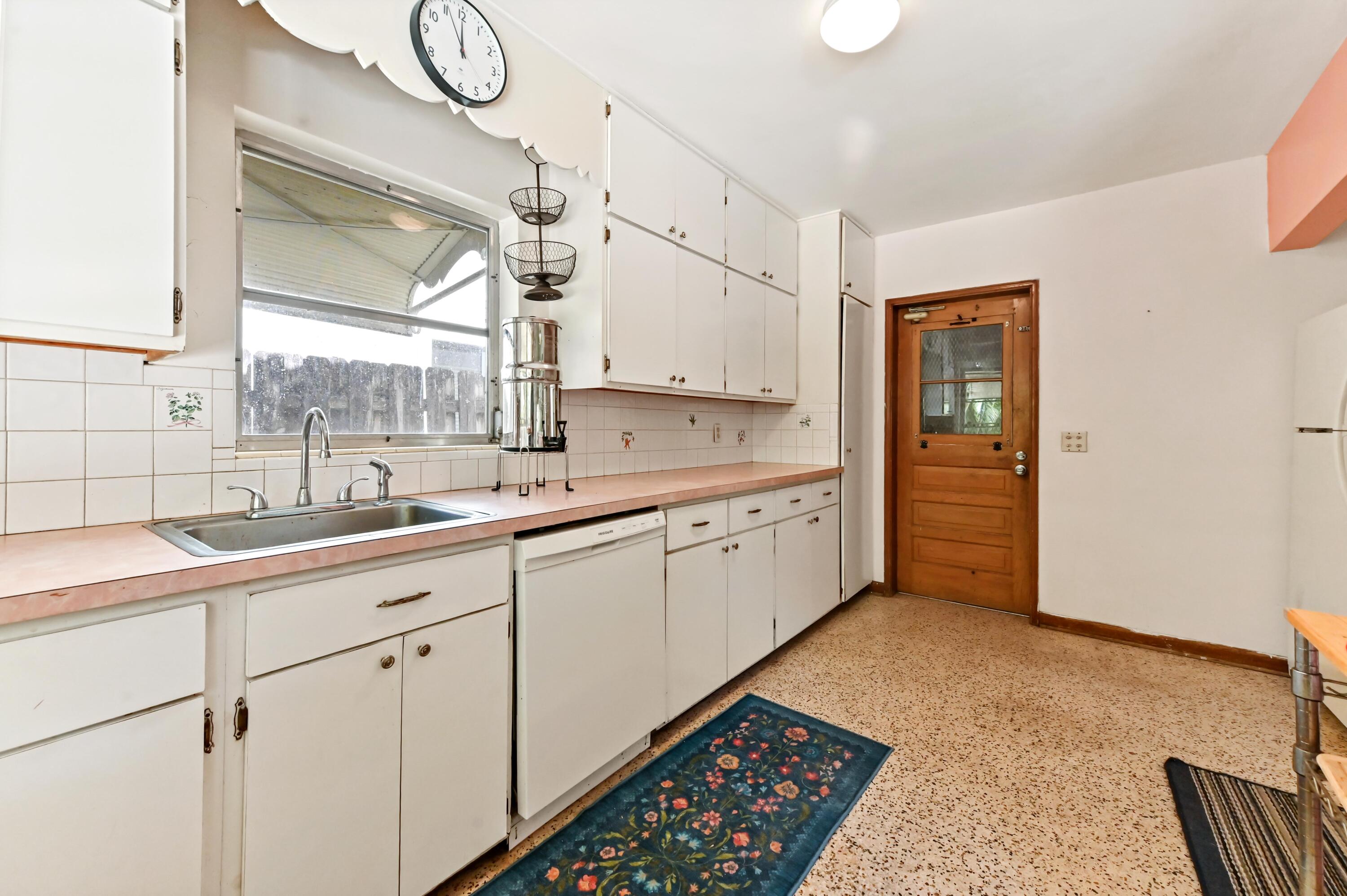 LAKE WORTH TOWN - Residential