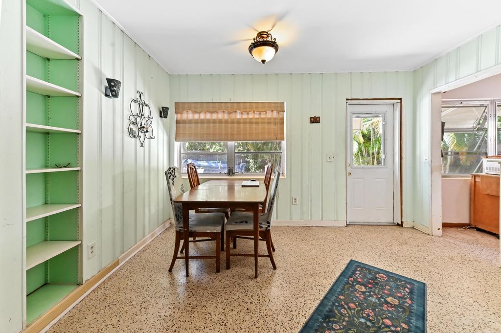 Photo of 411 N Lakeside Drive, Lake Worth Beach, FL 33460 (MLS # R11166865)