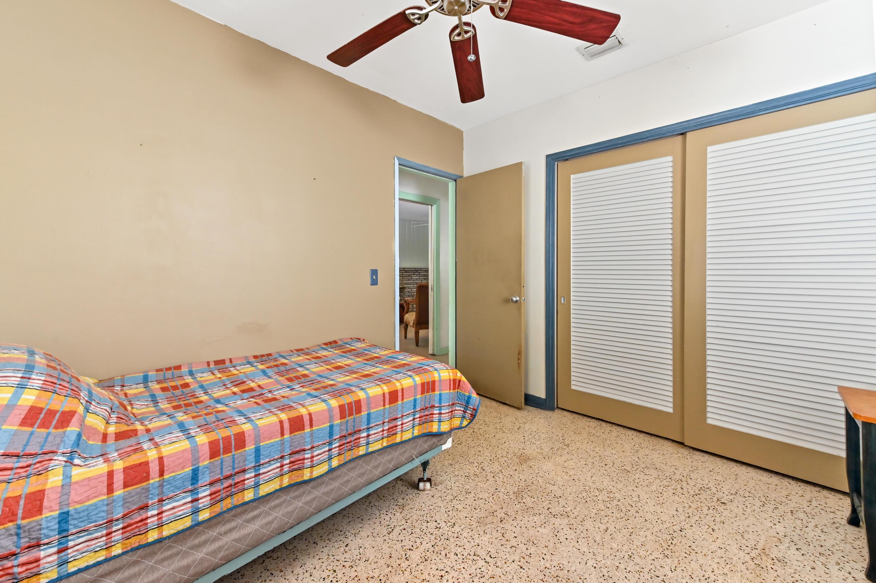 LAKE WORTH TOWN - Residential