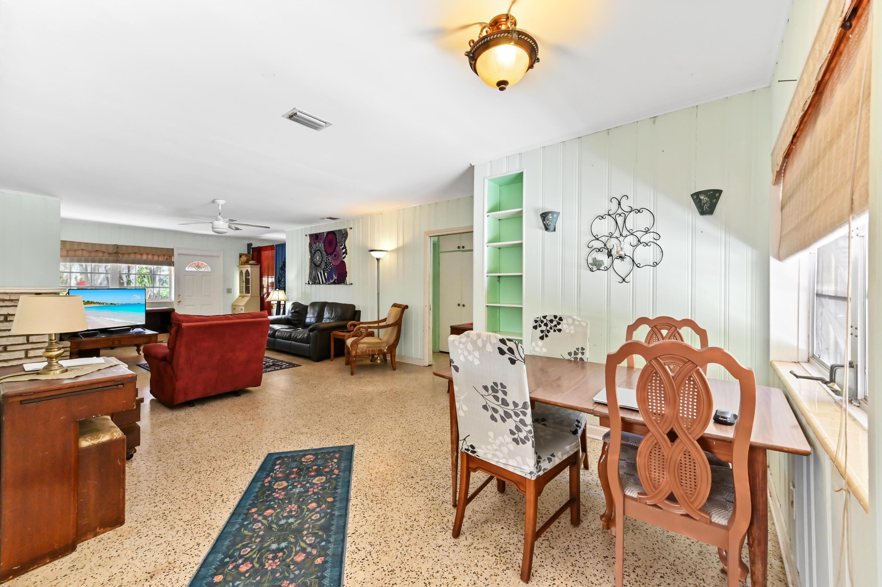 411 N Lakeside Drive