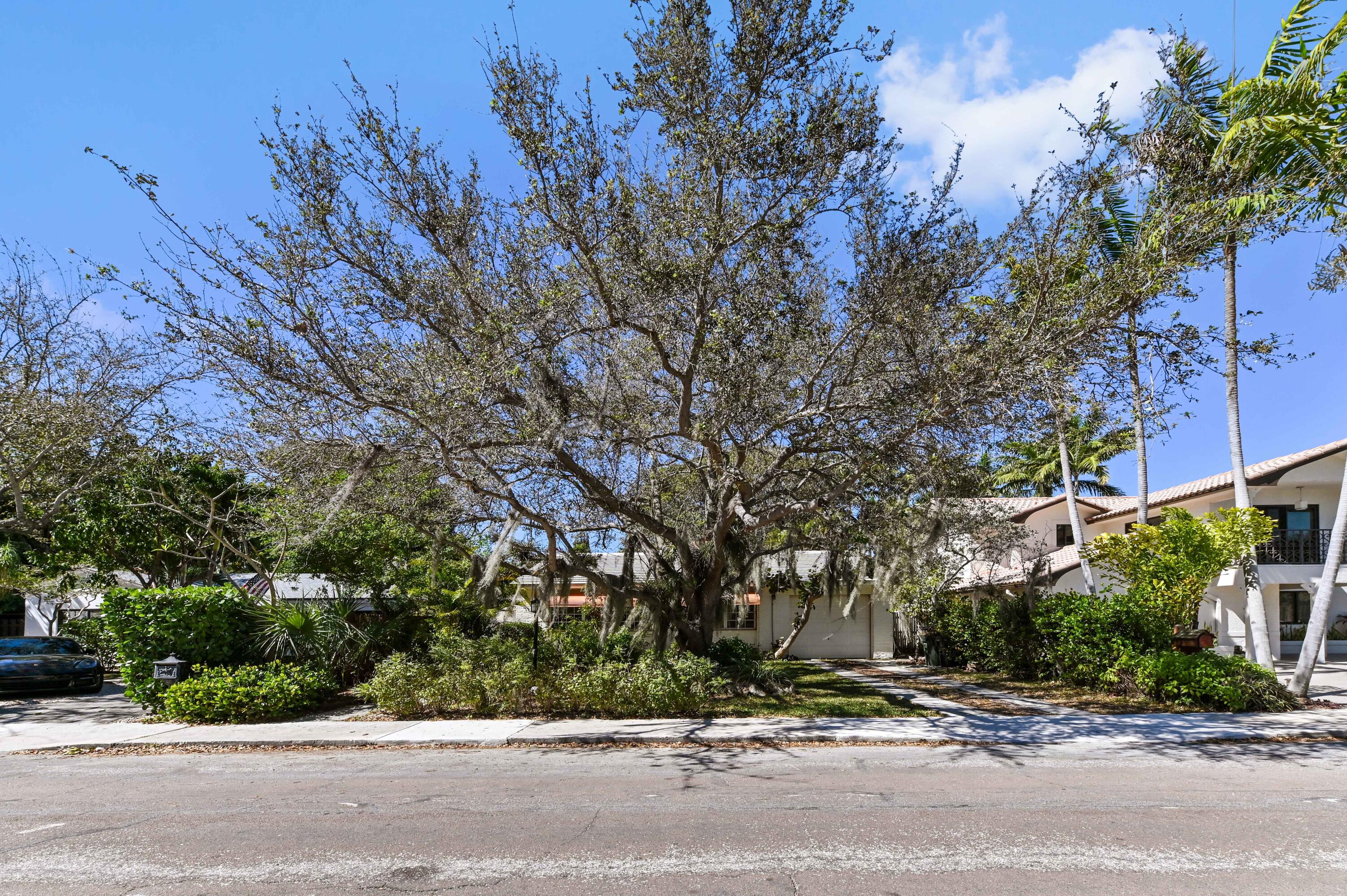 LAKE WORTH TOWN - Residential