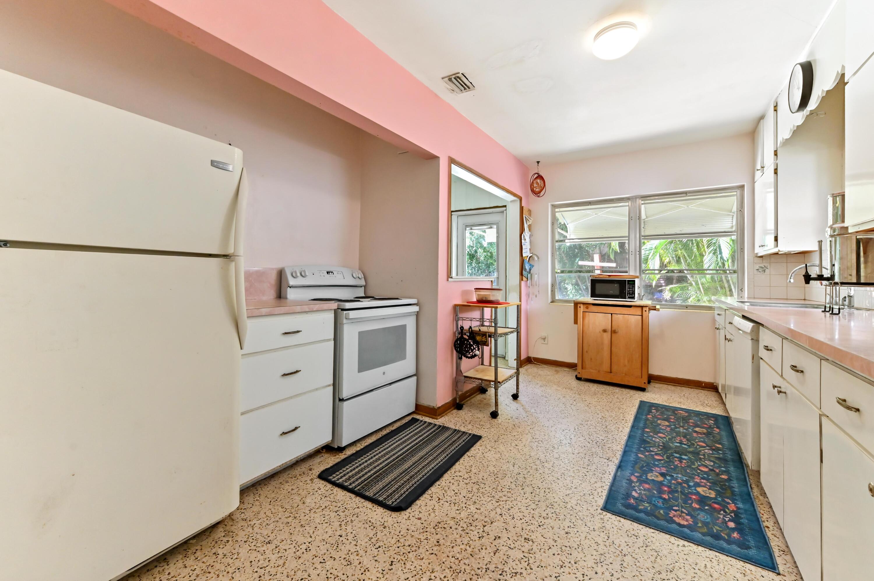 LAKE WORTH TOWN - Residential