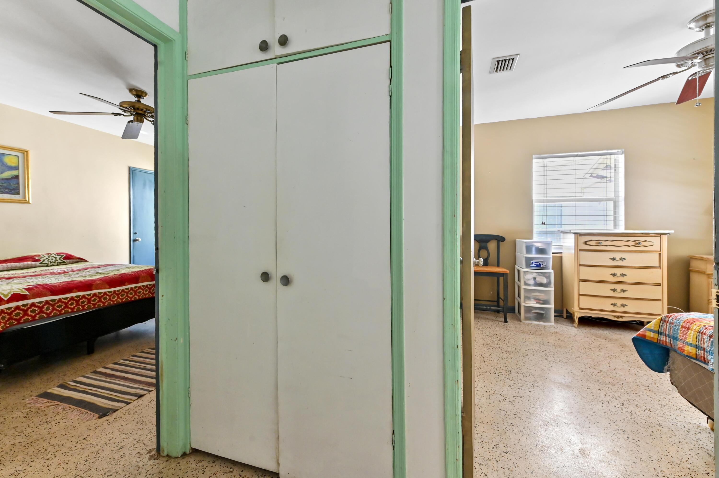 LAKE WORTH TOWN - Residential