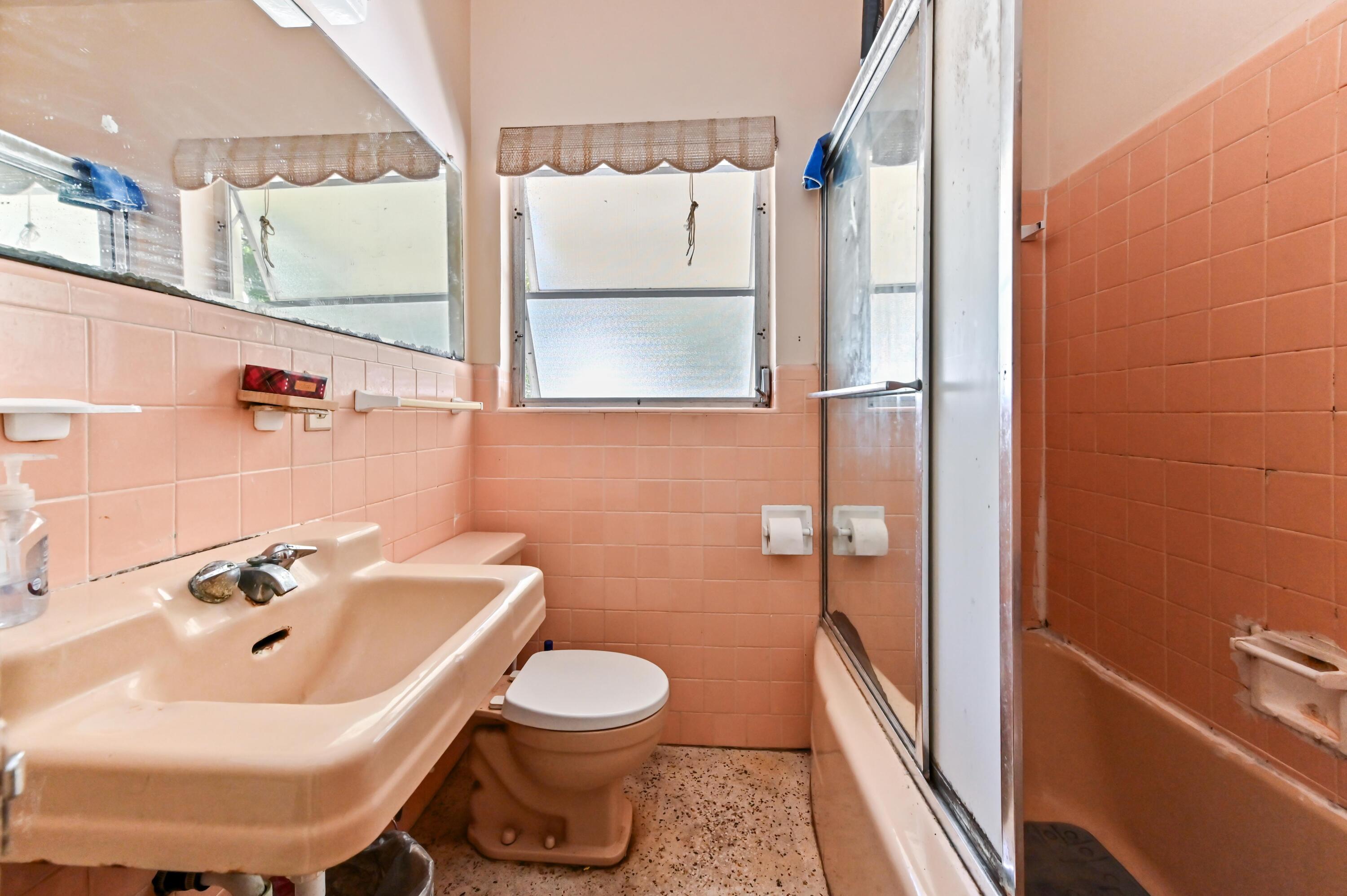 LAKE WORTH TOWN - Residential