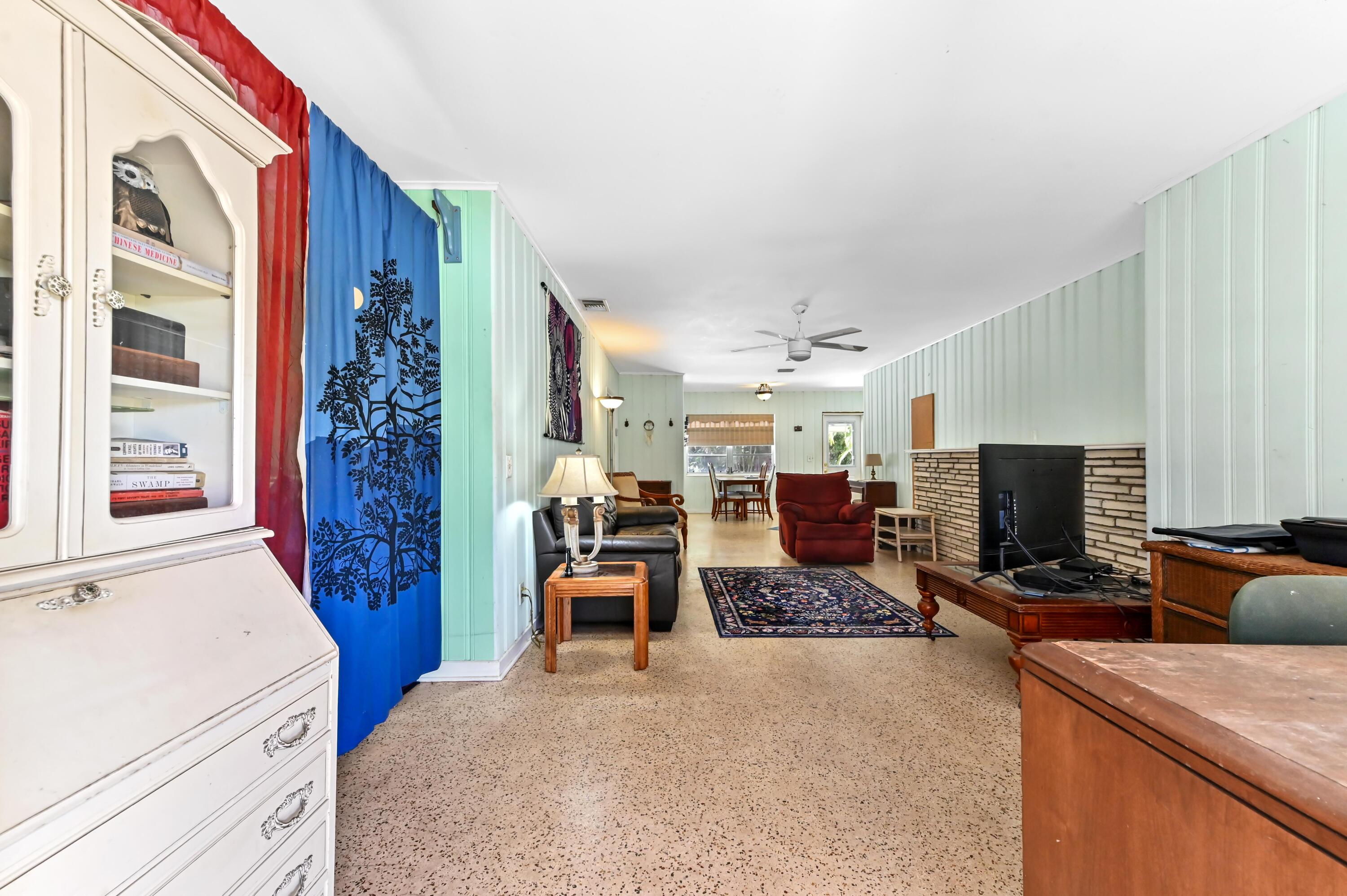 LAKE WORTH TOWN - Residential