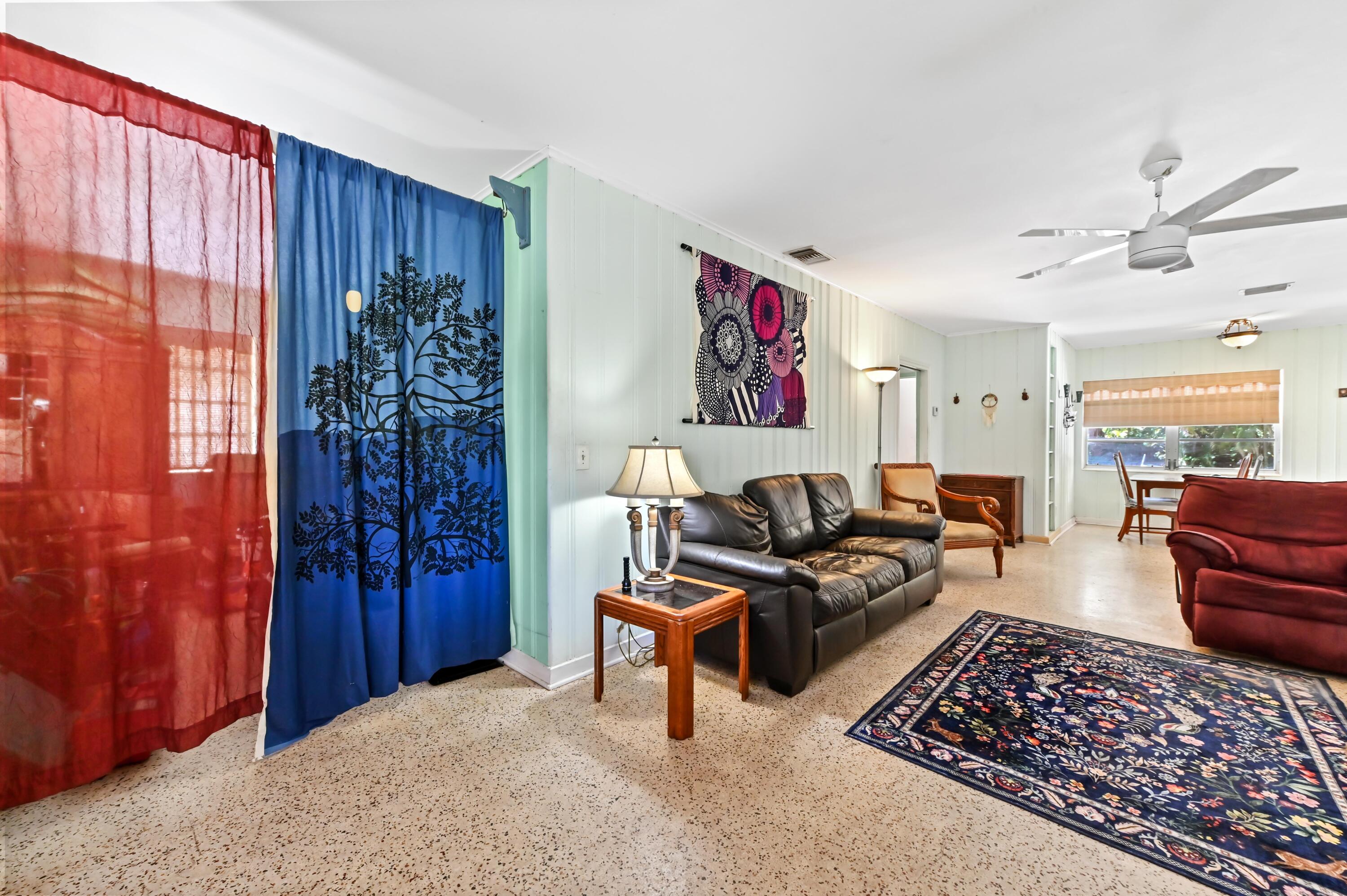 LAKE WORTH TOWN - Residential