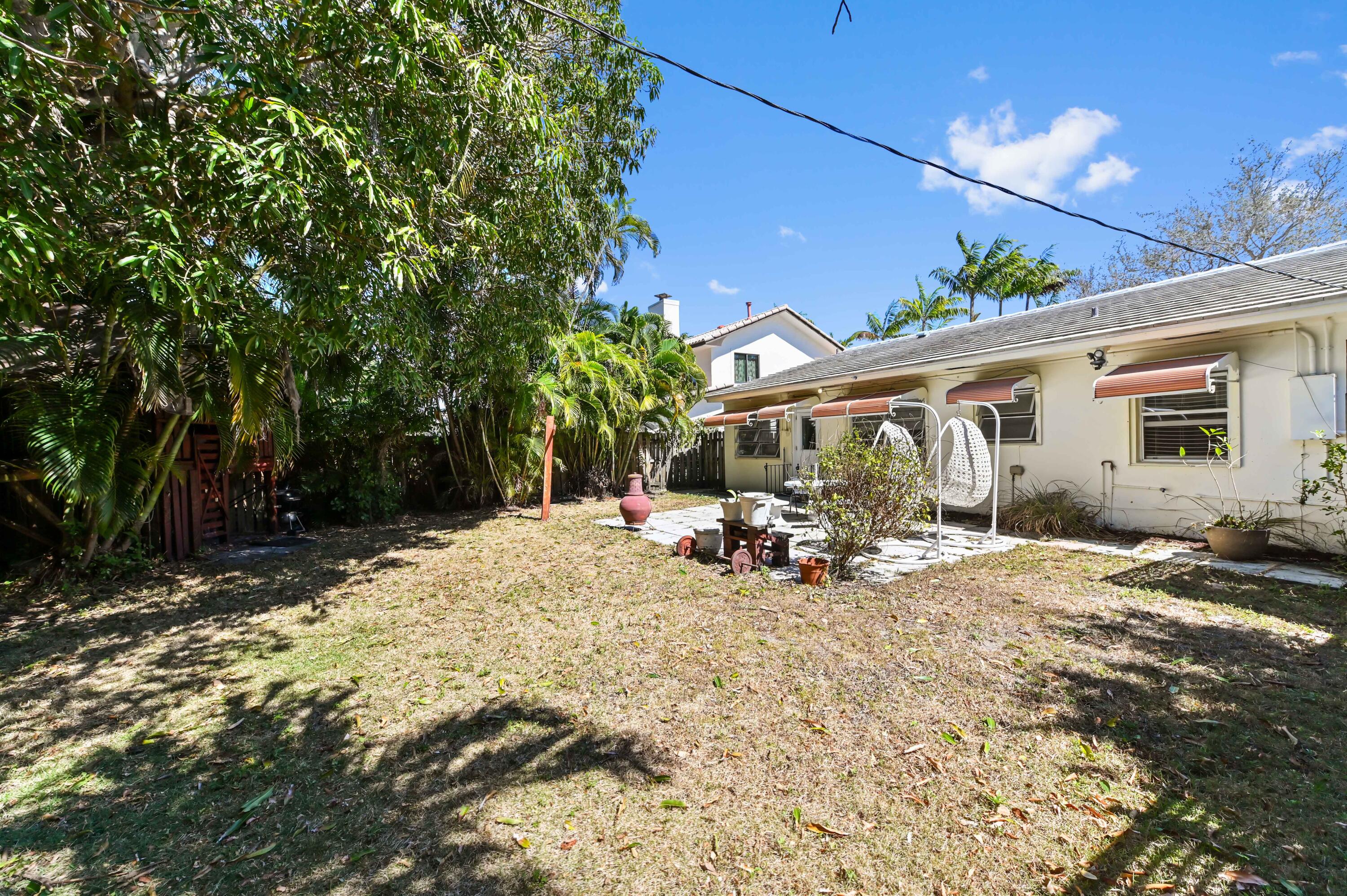 LAKE WORTH TOWN - Residential