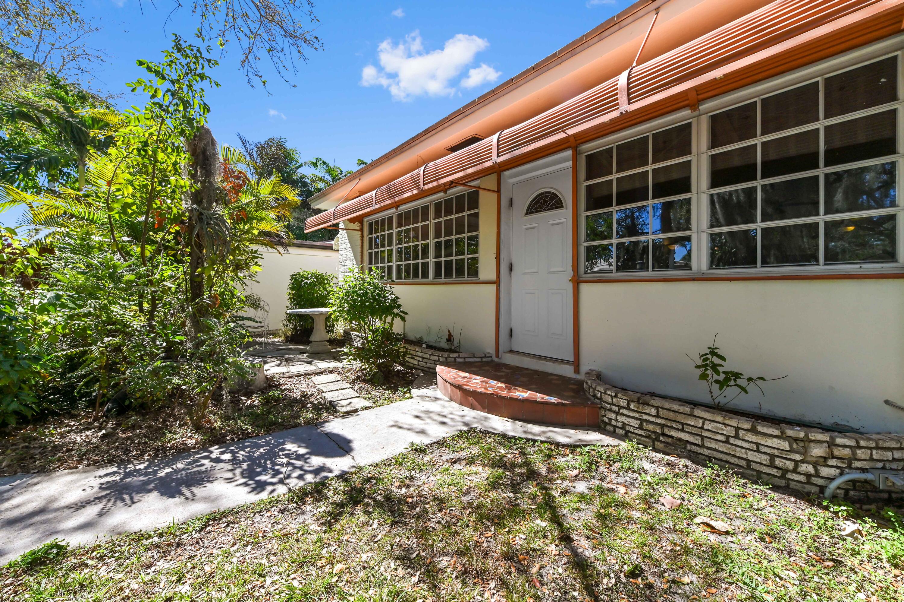 LAKE WORTH TOWN - Residential