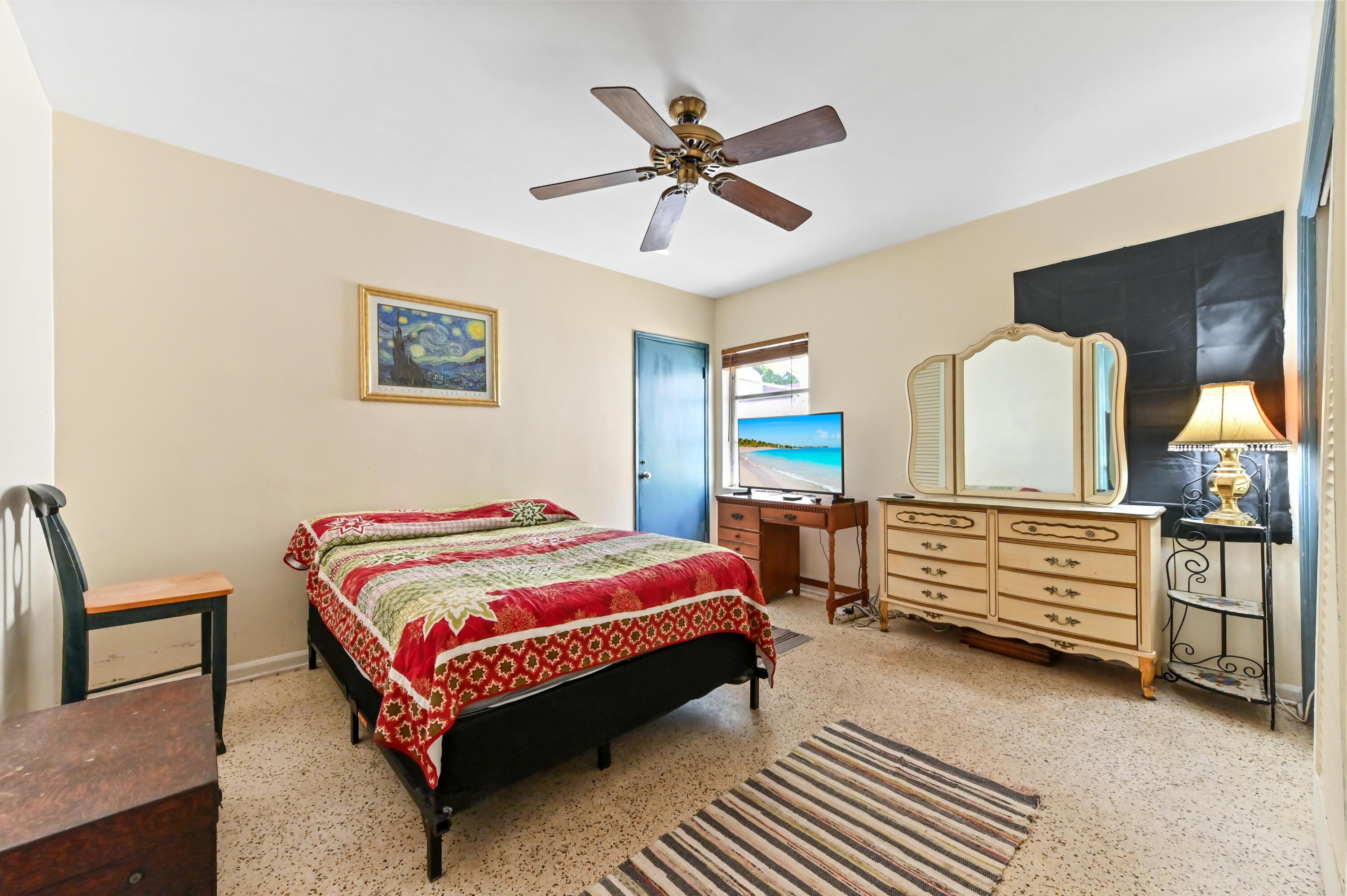 LAKE WORTH TOWN - Residential