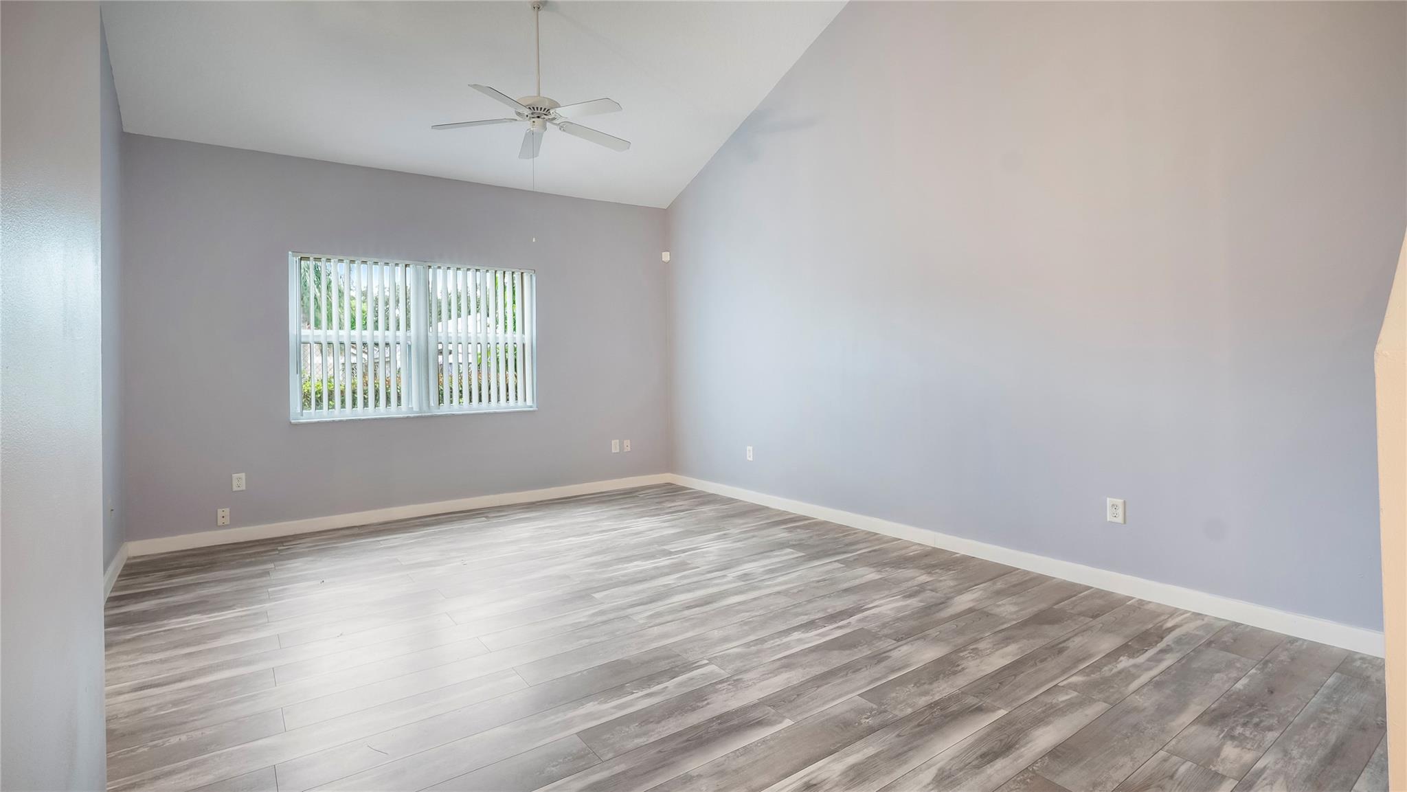 Sunset Plaza 152-48 B - Residential Lease