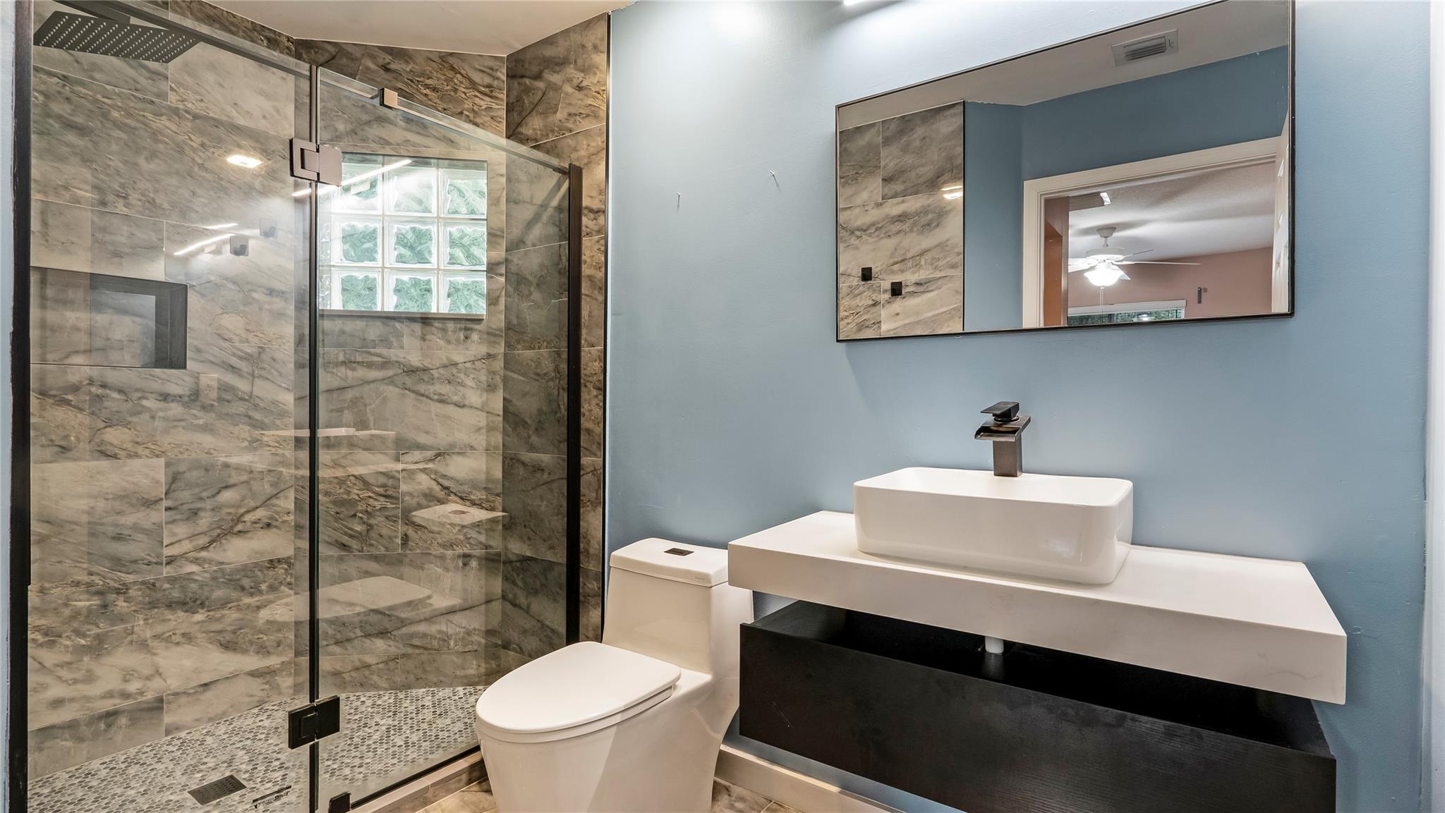 Sunset Plaza 152-48 B - Residential Lease