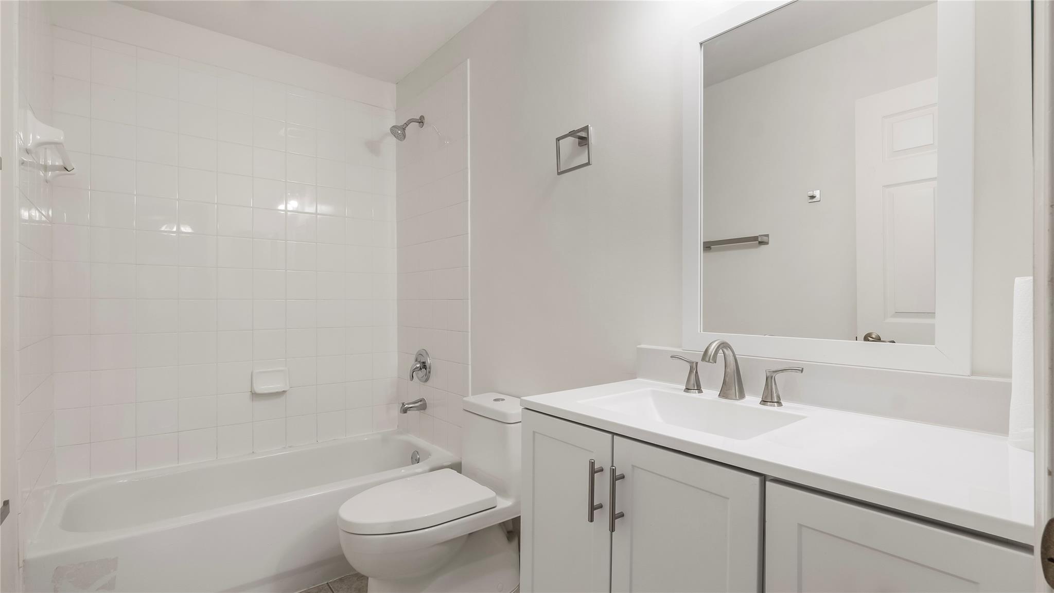 Sunset Plaza 152-48 B - Residential Lease